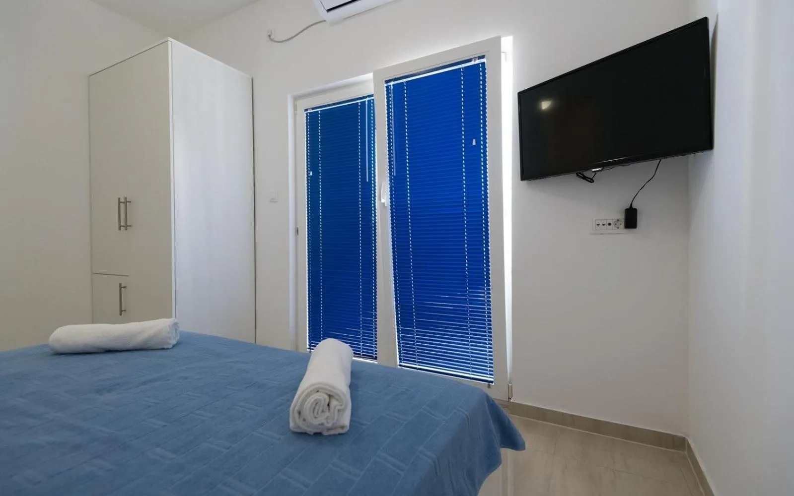 TV and multimedia, Bed in Villa Doris