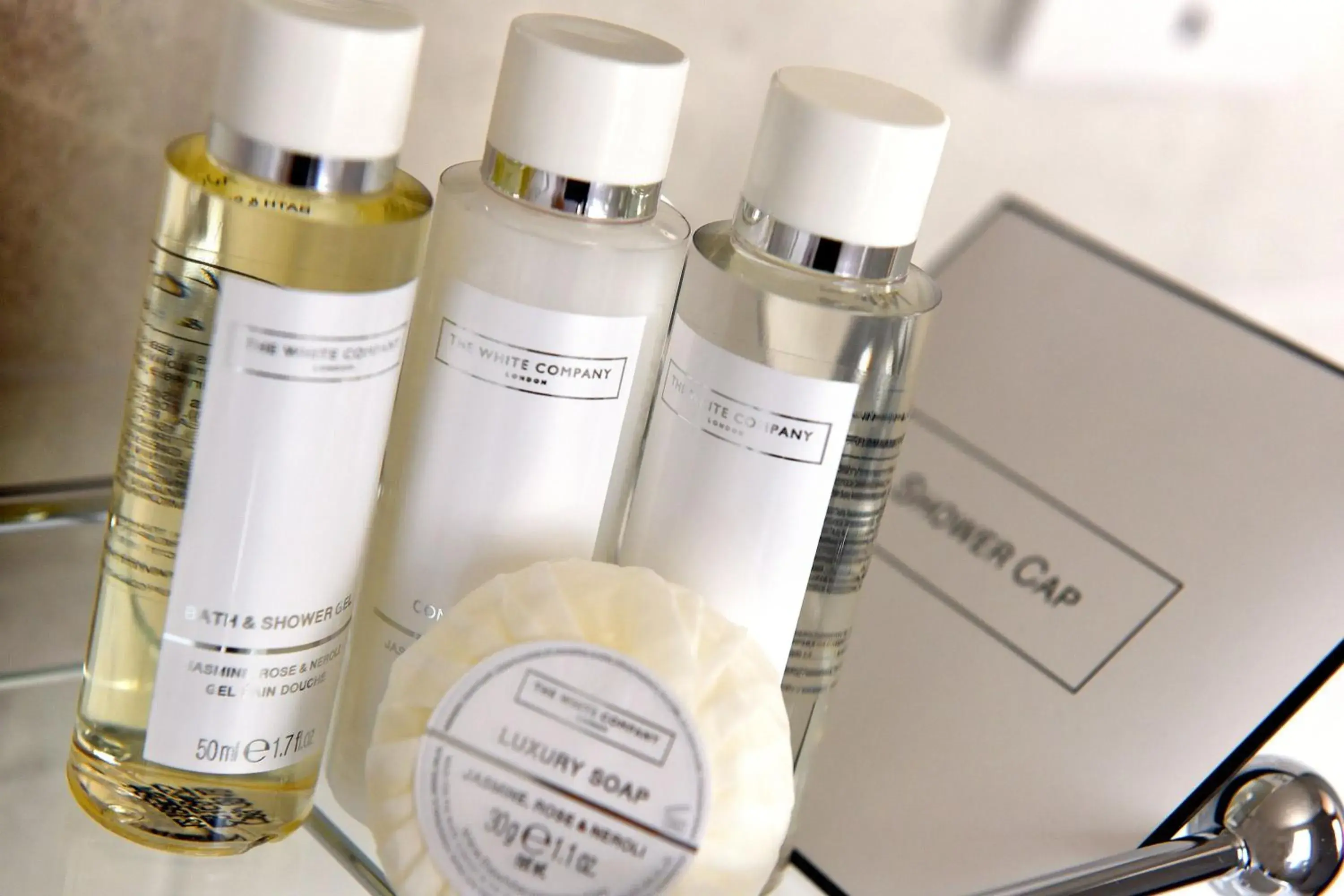 Twin Room - Disability Access in The Lifeboat Inn Twin Room - Disability Access in The Lifeboat Inn