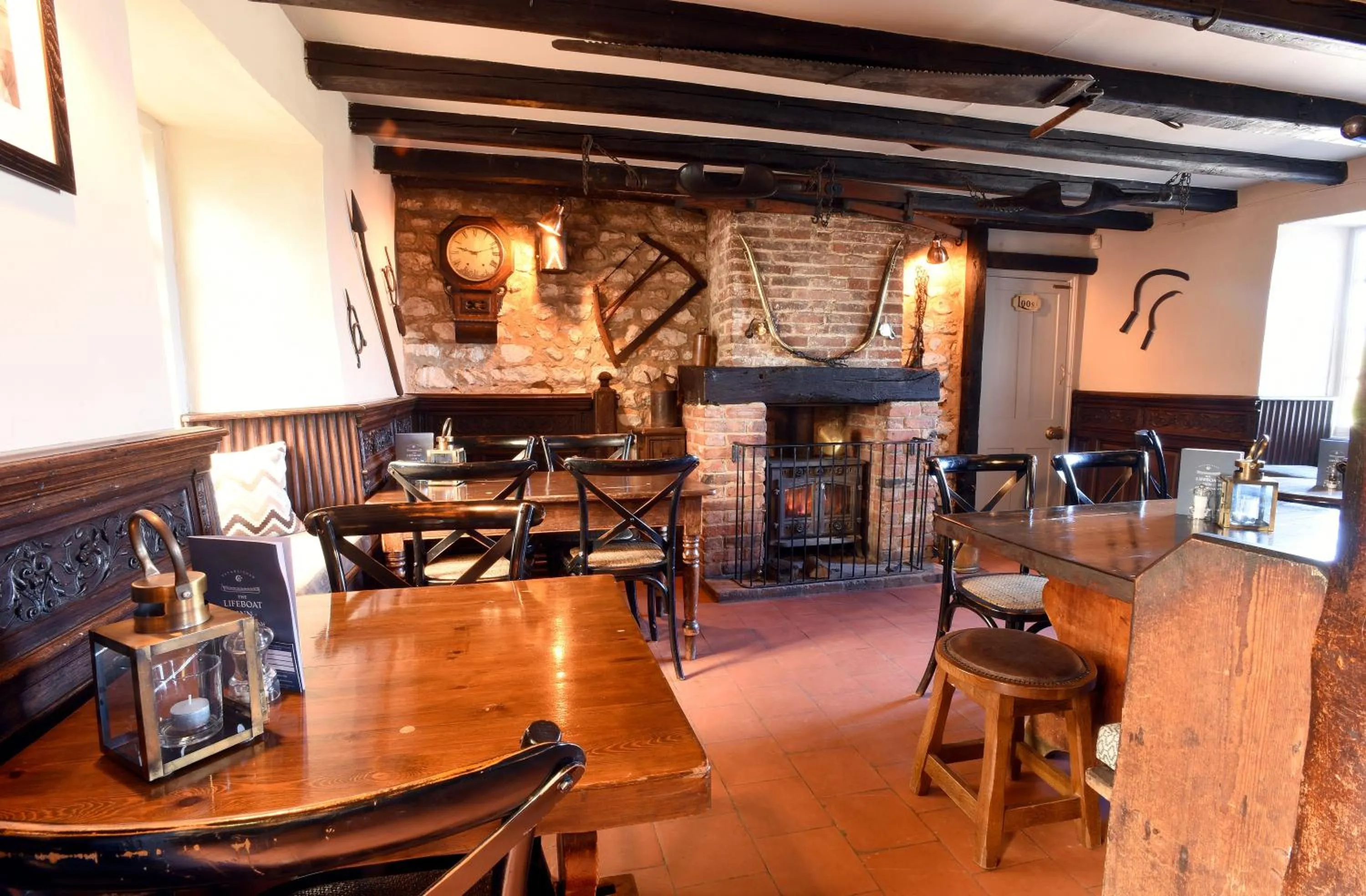 Lounge or bar in The Lifeboat Inn