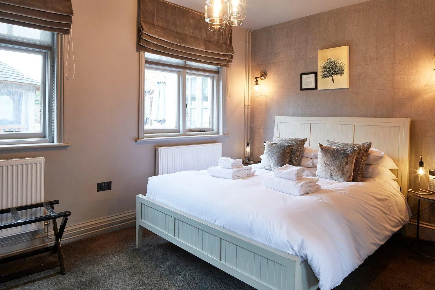 Bed in The Lifeboat Inn