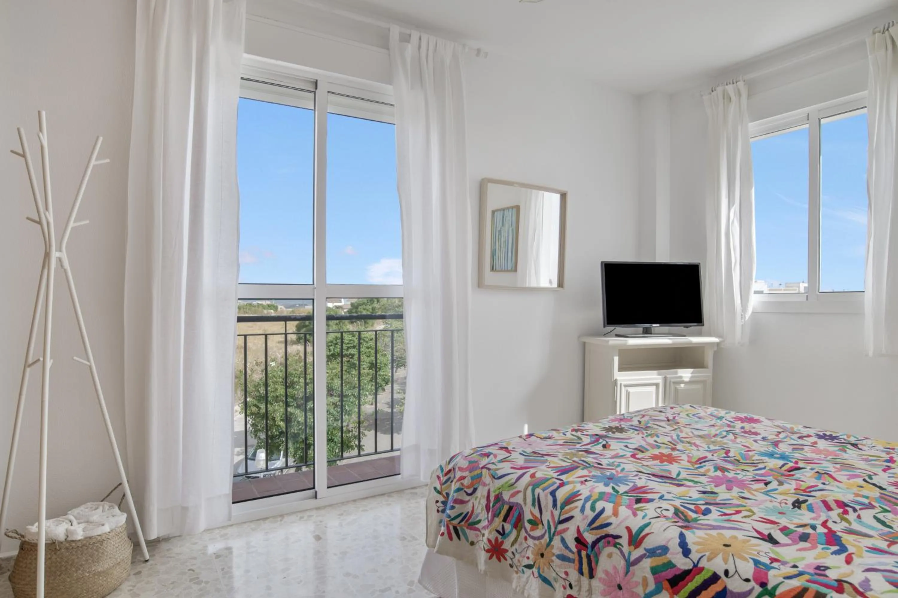 Property building, Bed in Piso amplio y luminoso en Conil
