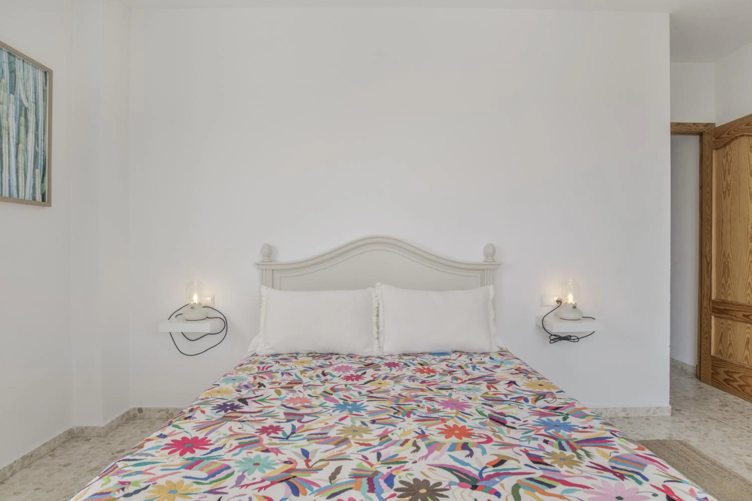 Living room, Bed in Piso amplio y luminoso en Conil
