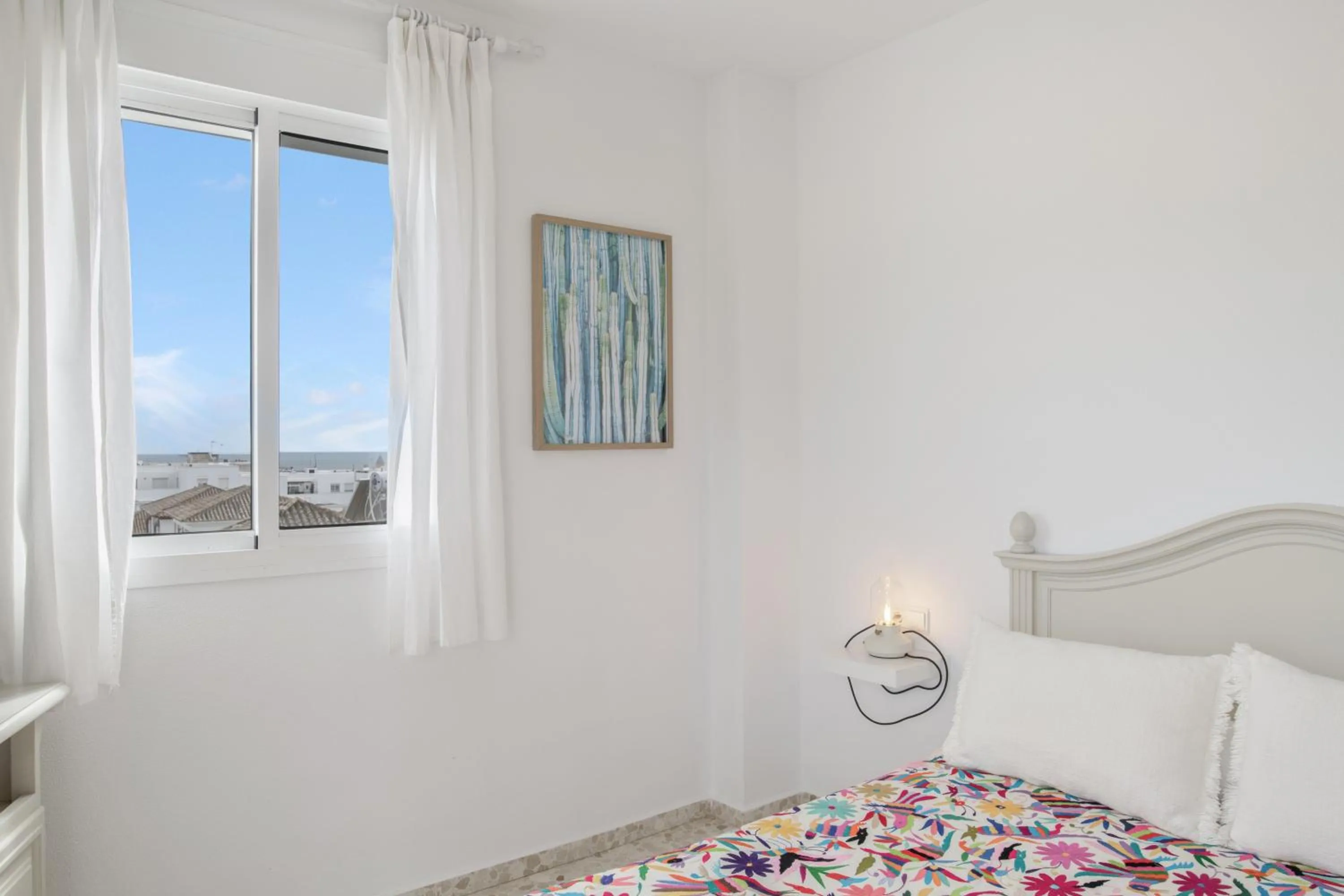 Living room, Bed in Piso amplio y luminoso en Conil