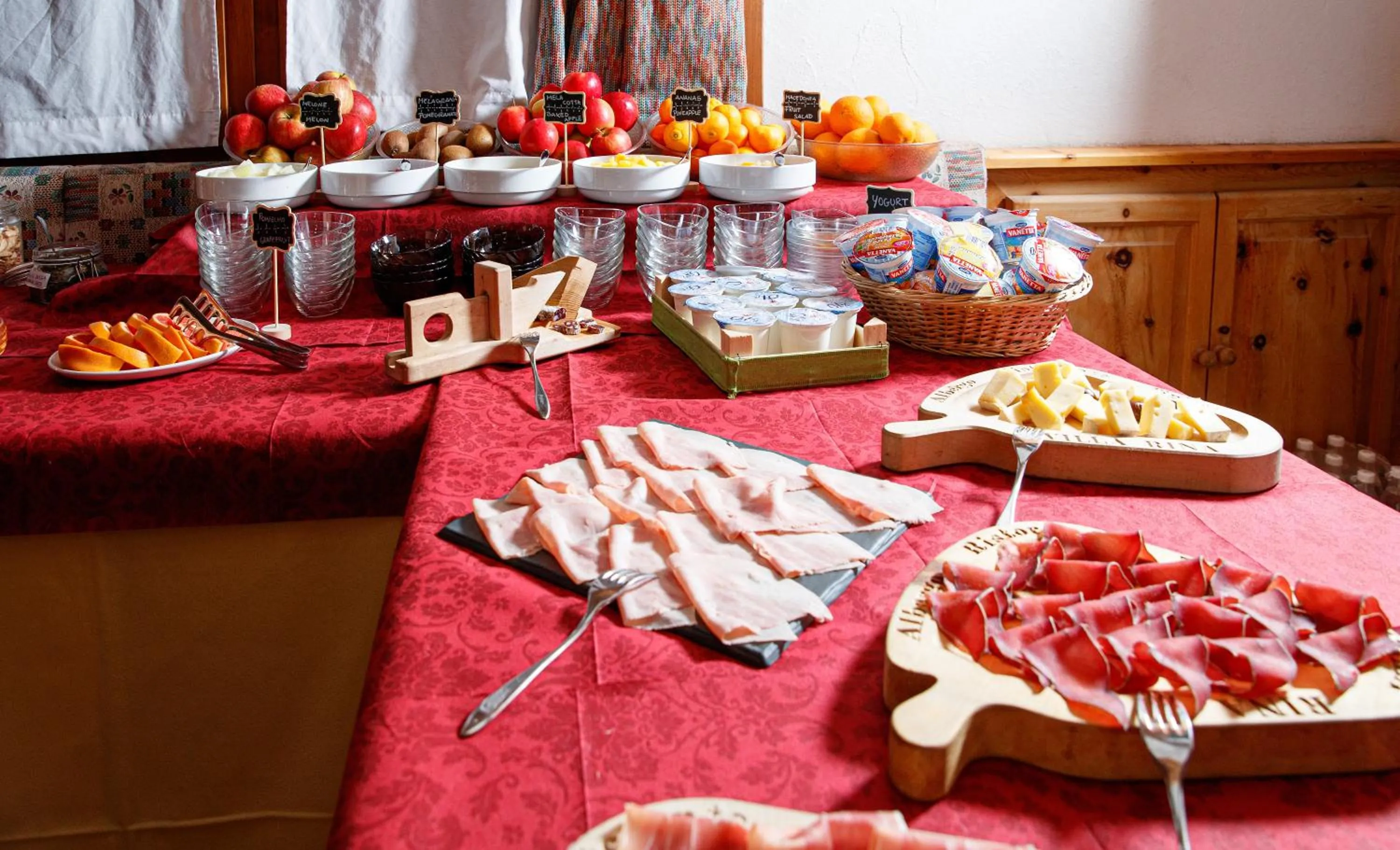 Food and drinks in Hotel Villa Rina