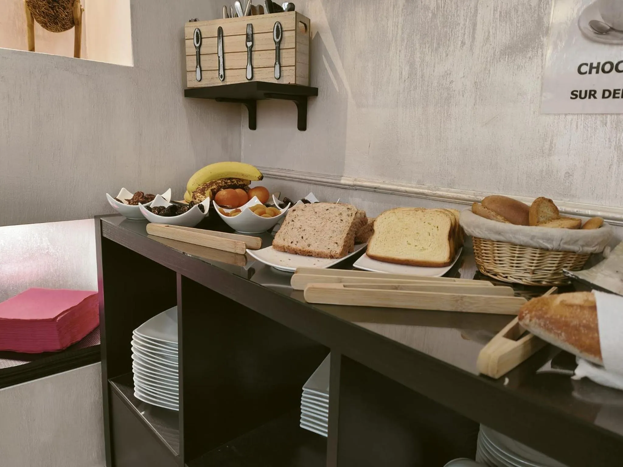 Buffet breakfast in Hôtel Saint Jean