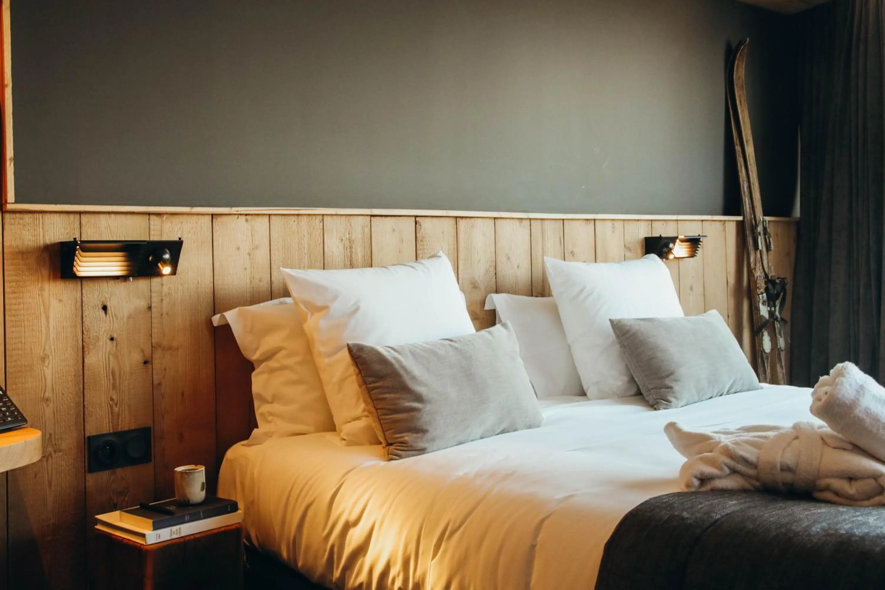 Bed in Lodji Hotel & spa