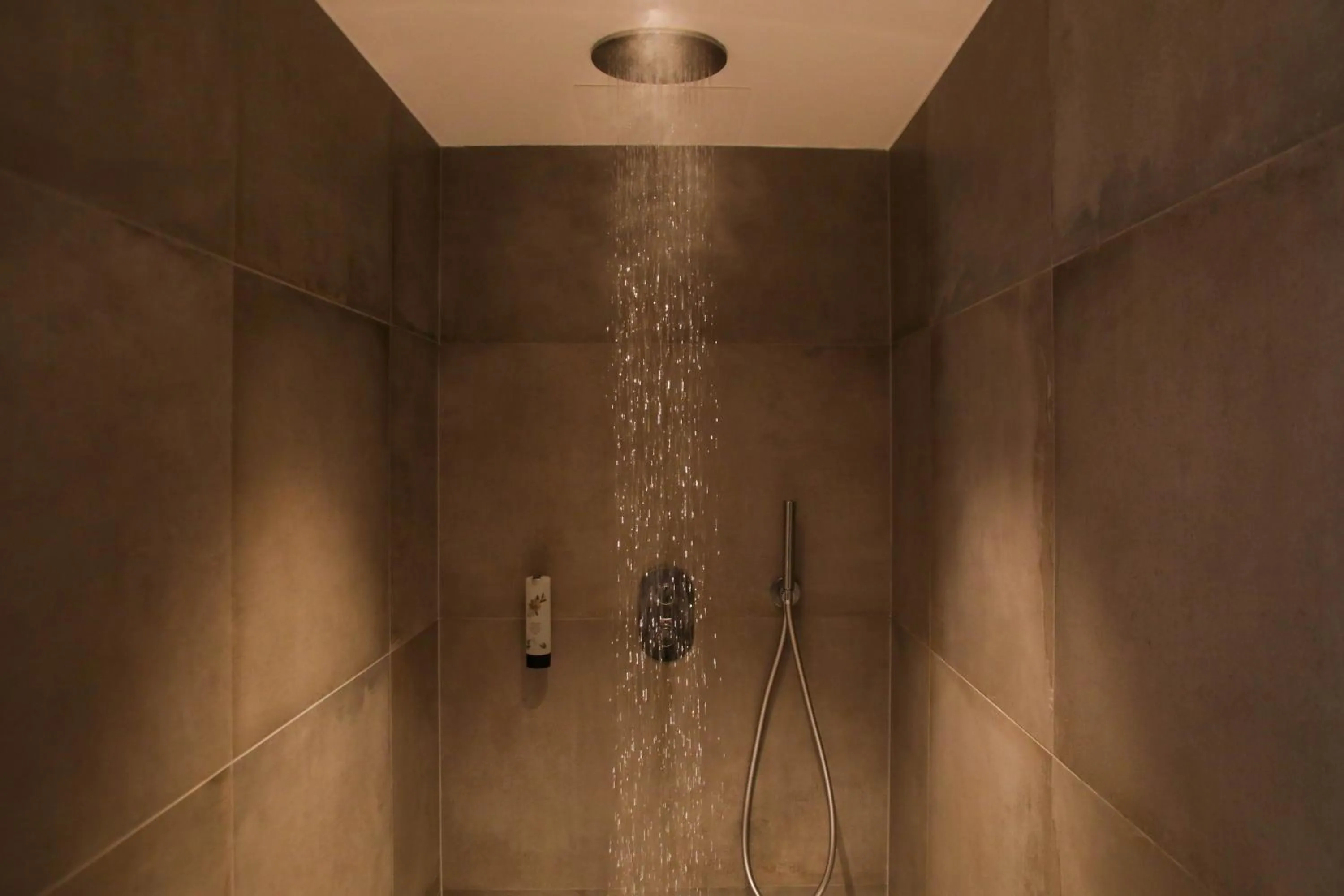 Shower in Lodji Hotel & spa