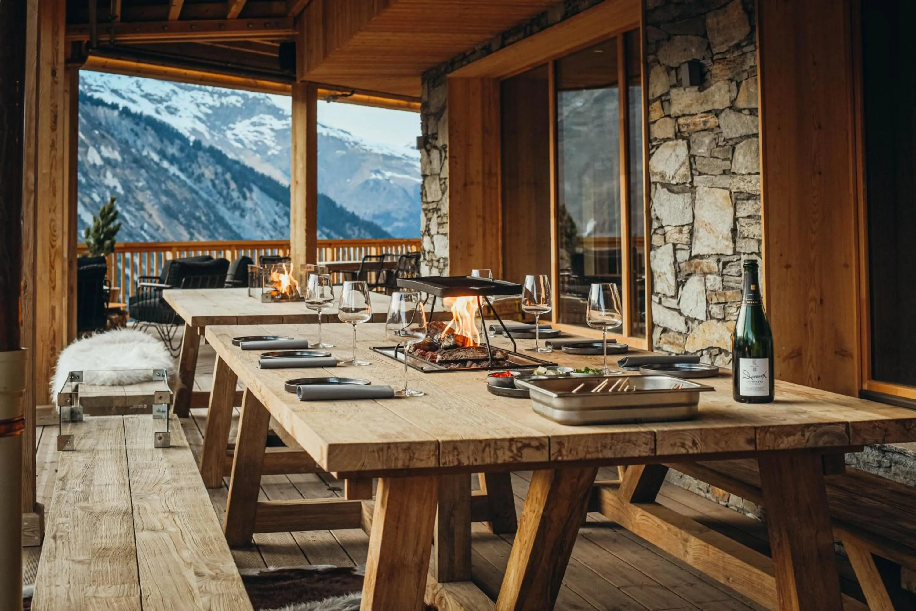 Restaurant/places to eat in Lodji Hotel & spa