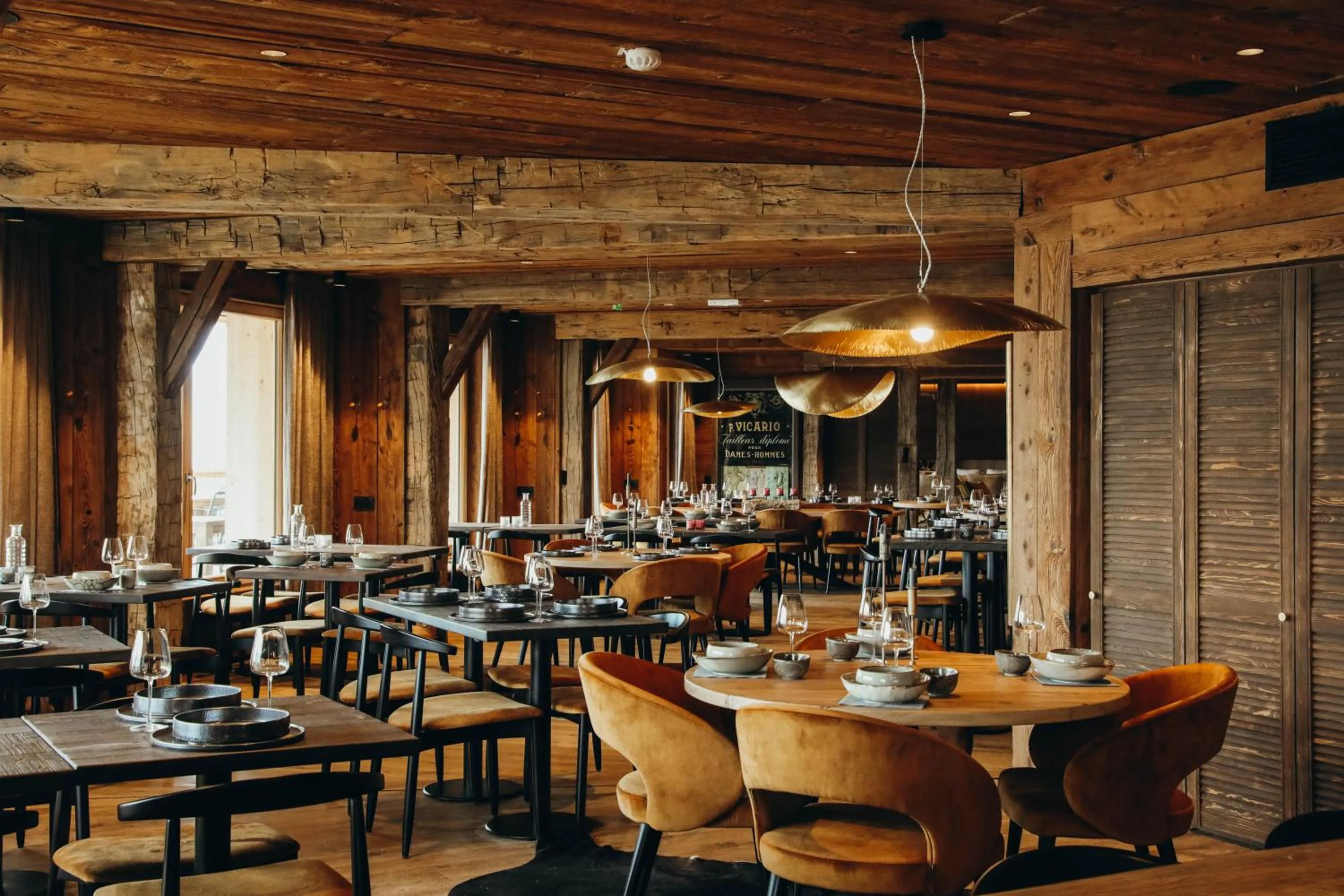 Restaurant/places to eat in Lodji Hotel & spa