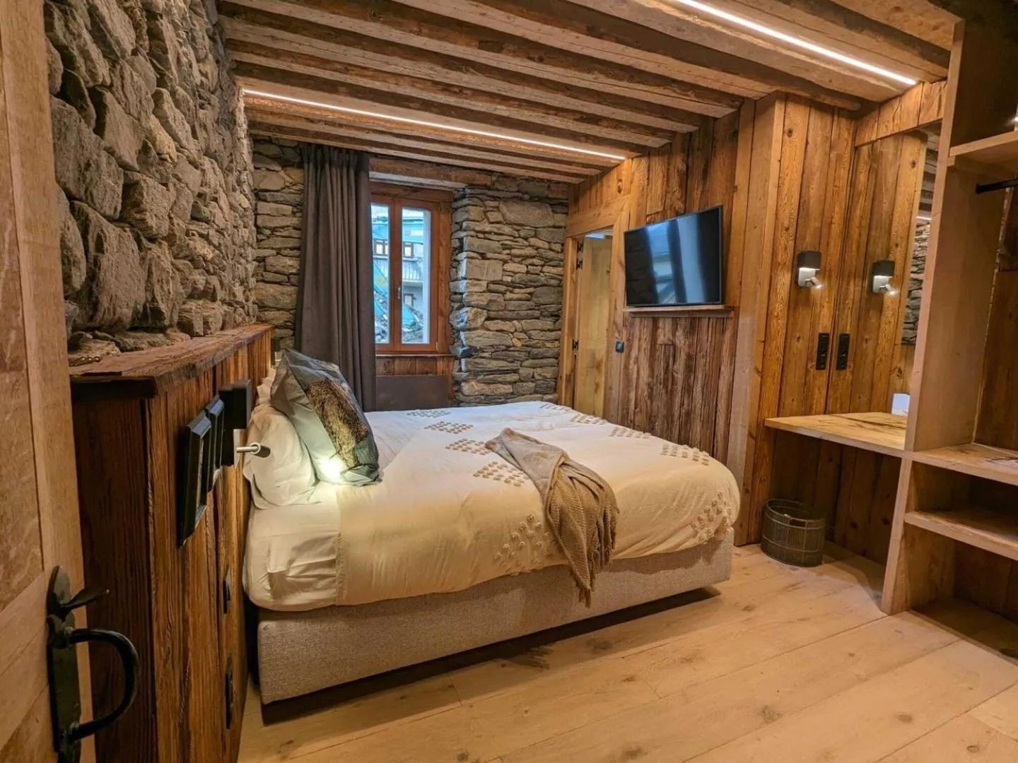 Bedroom, Bed in Lodji Hotel & spa