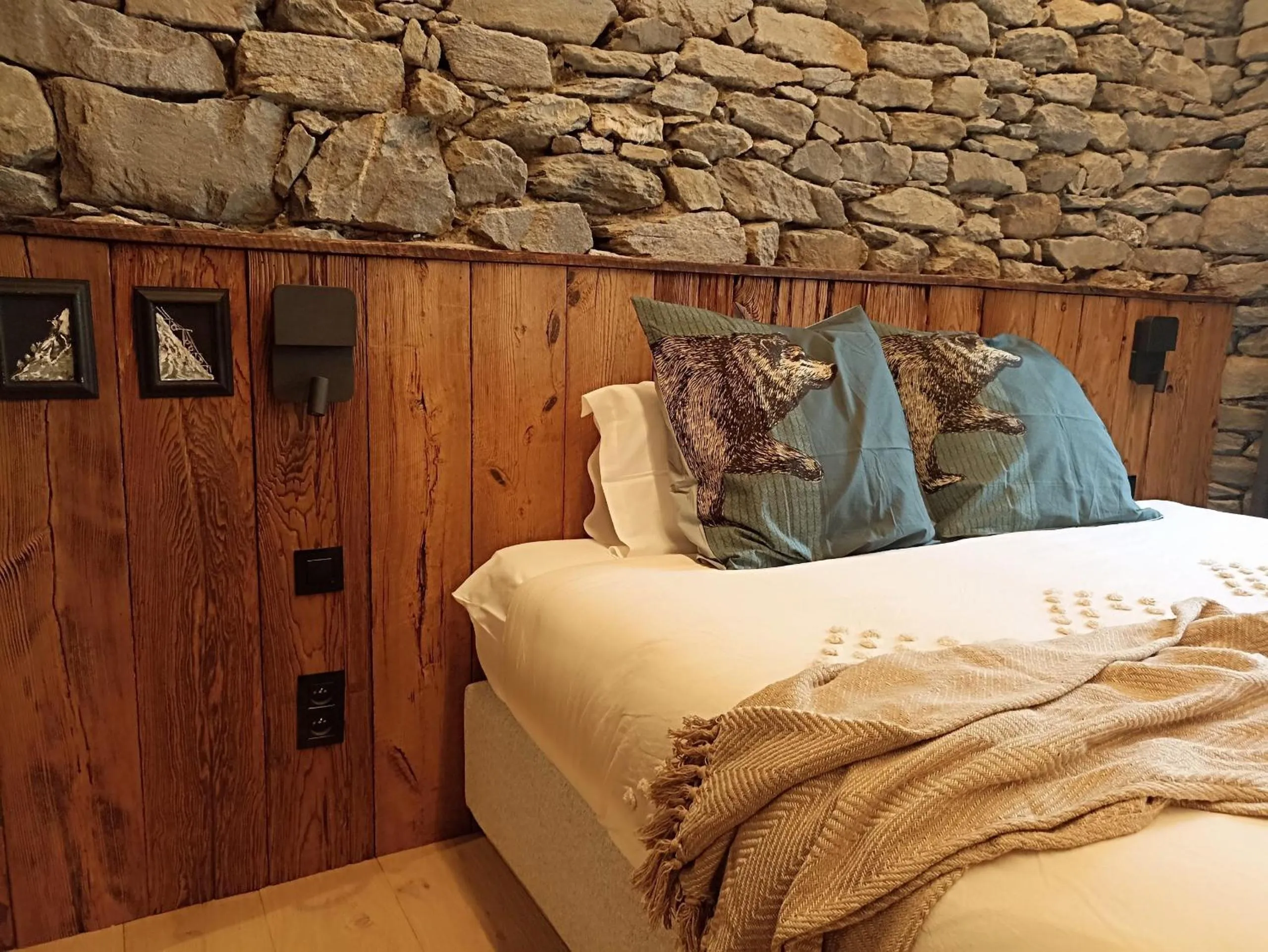 Bedroom, Bed in Lodji Hotel & spa