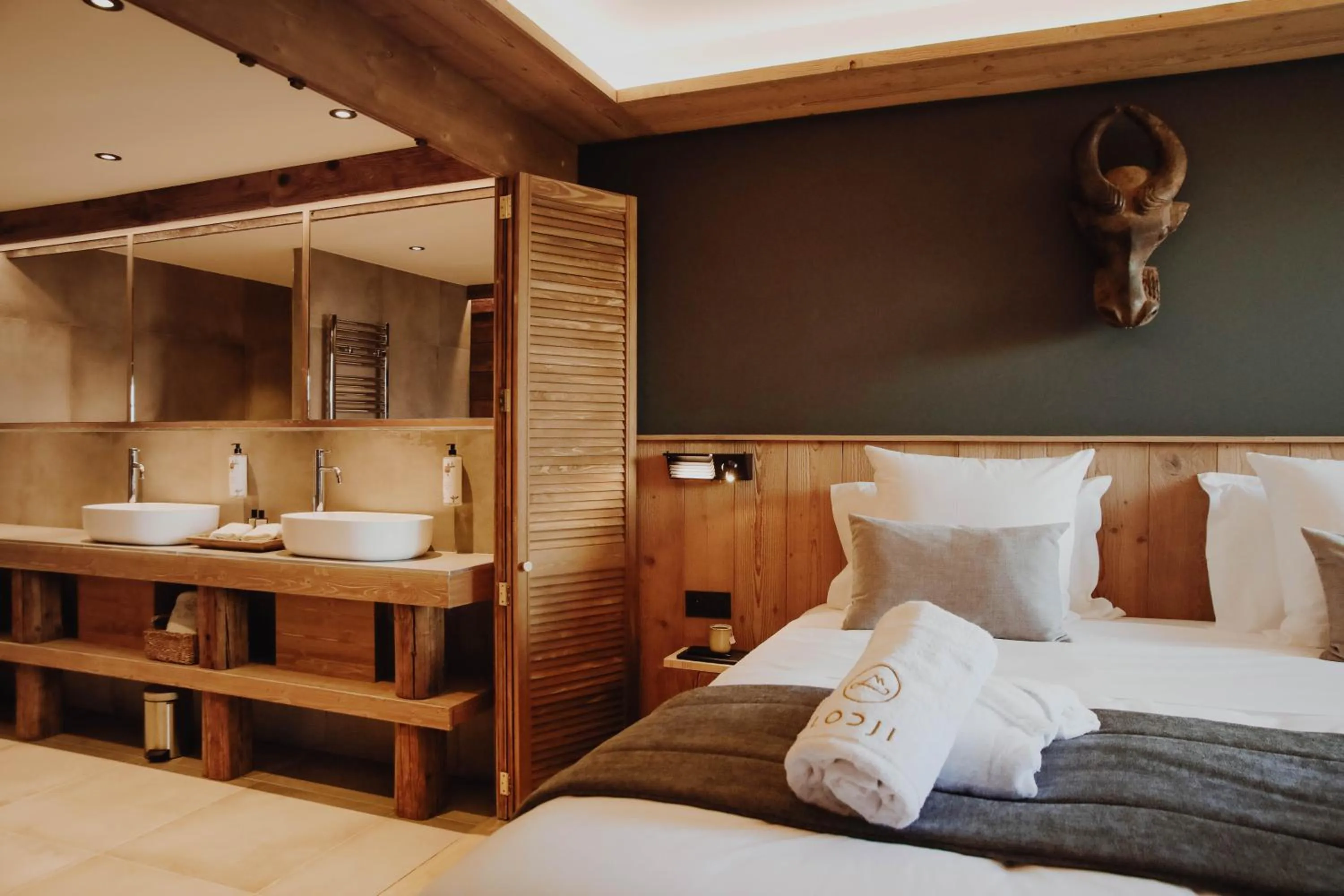 Bathroom, Bed in Lodji Hotel & spa