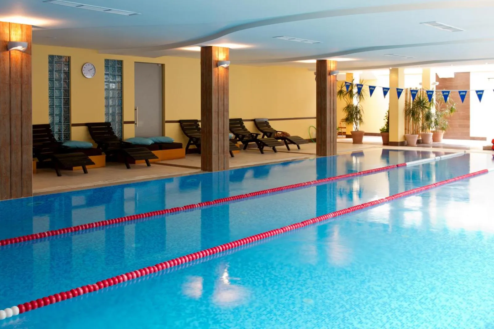 Swimming pool in Aparthouse Borovo near Bulgaria Mall, free street parking