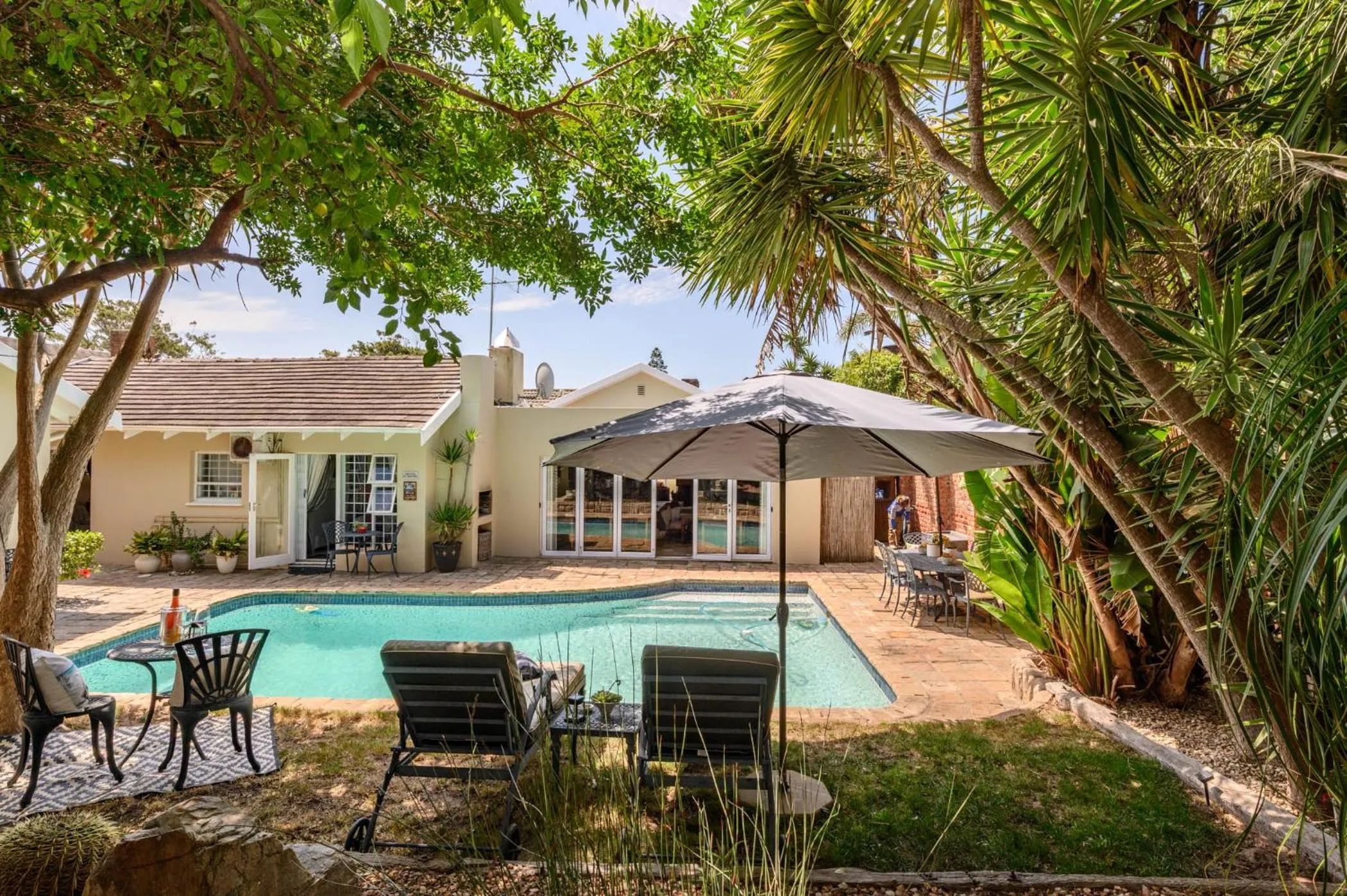 Swimming pool in Keiskama B & B