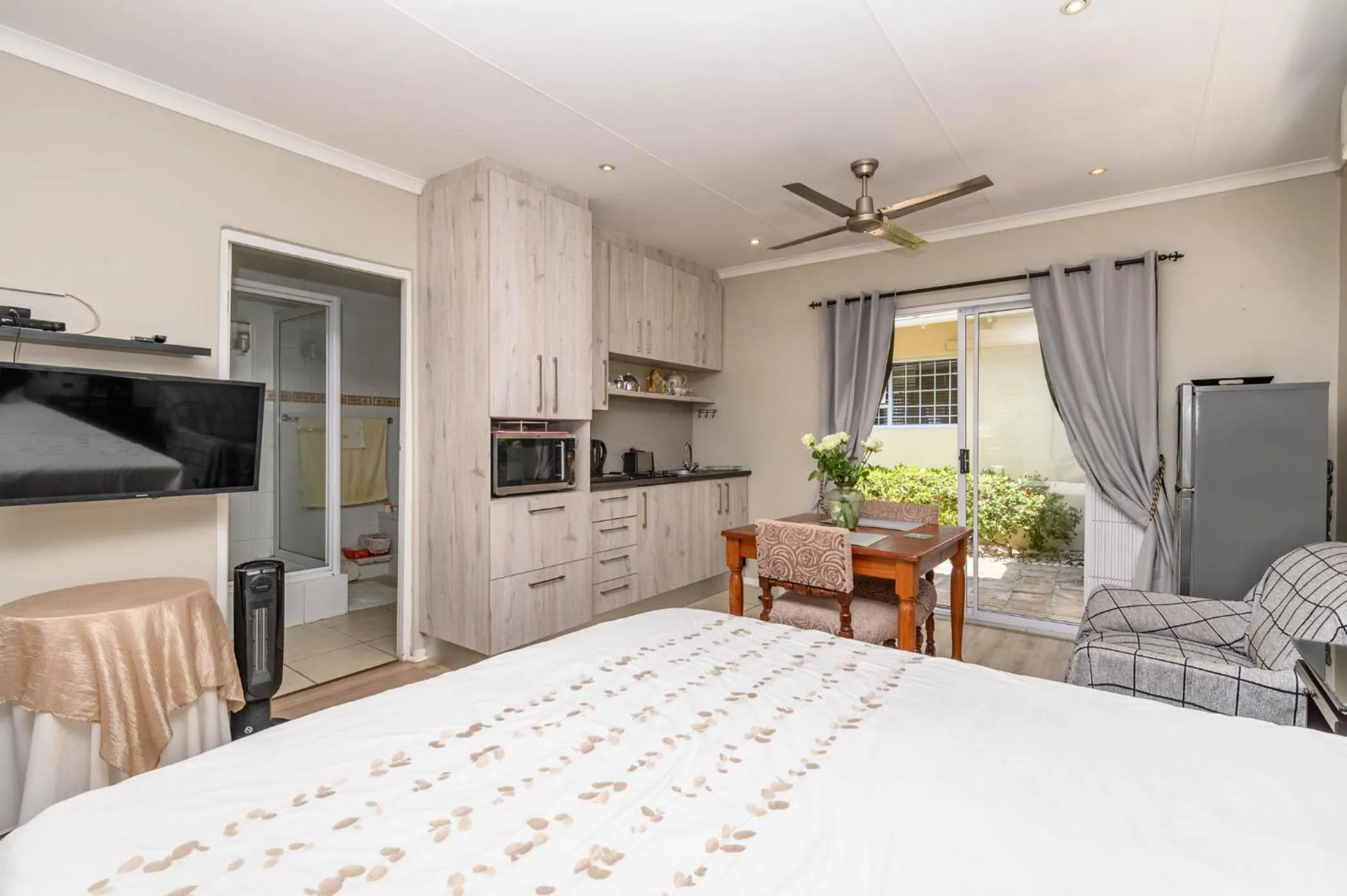 Photo of the whole room, Bed in Keiskama B & B