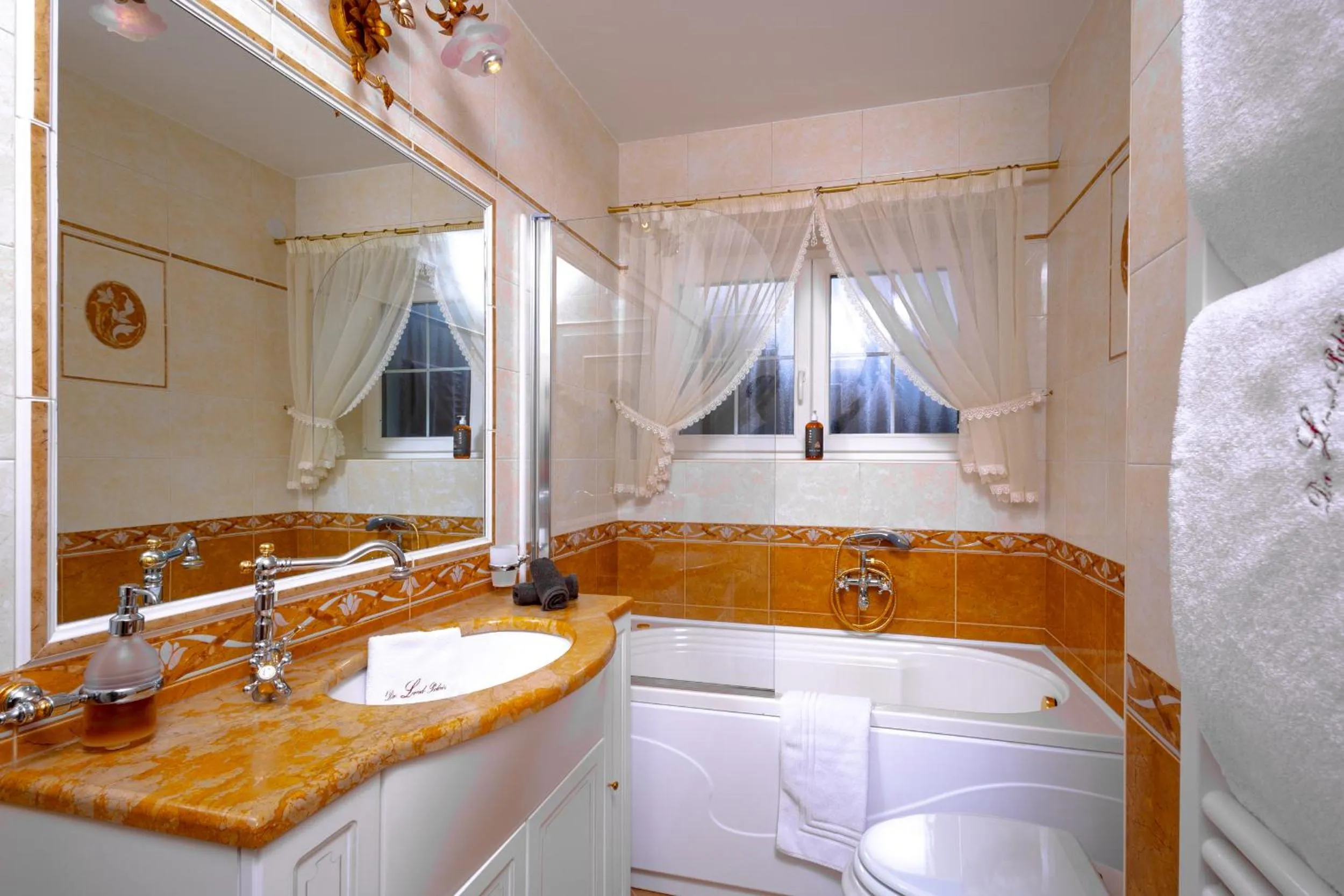 Bathroom in Das Land-Palais - Your lovely Mountain Hideaway