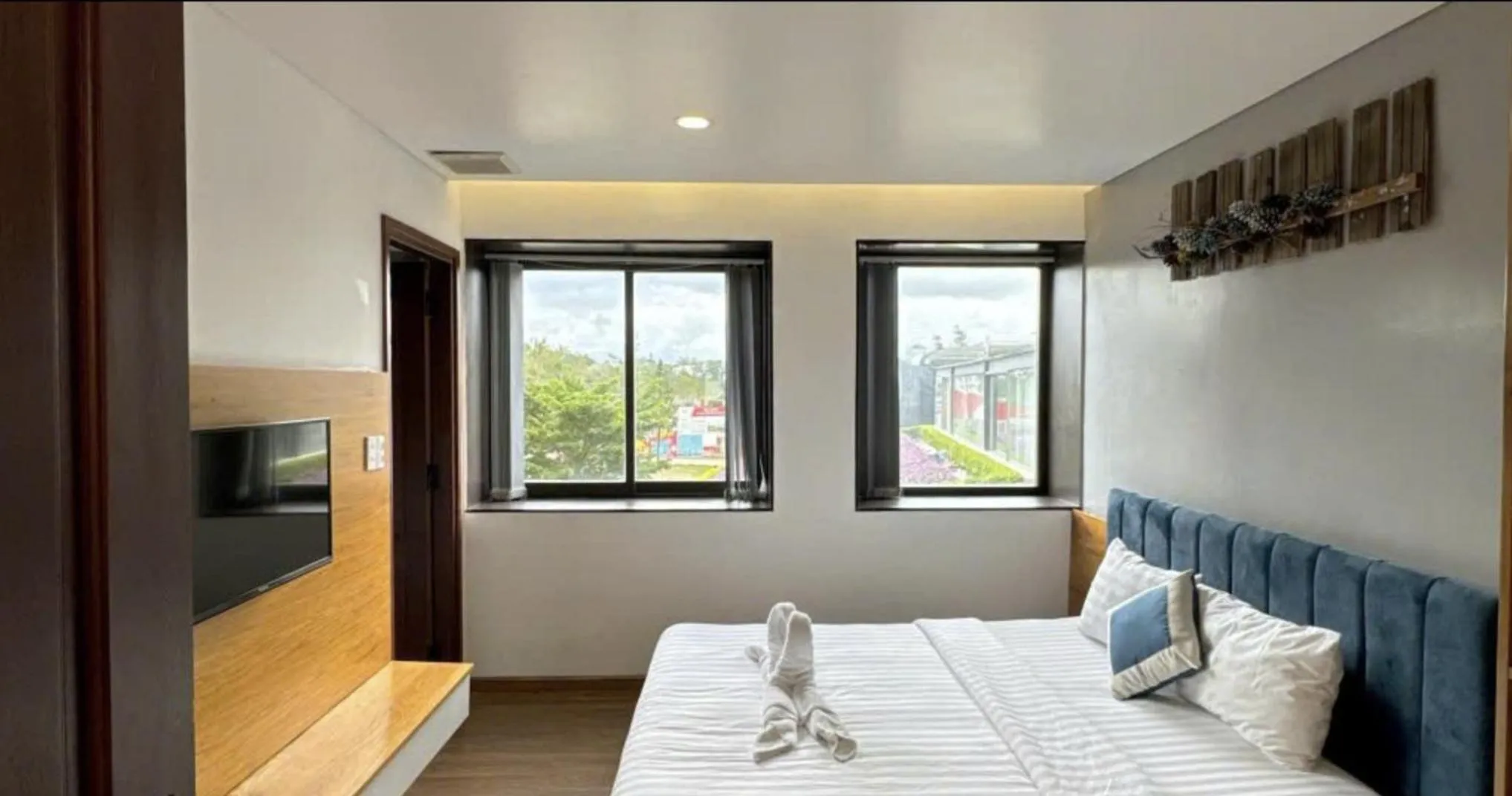 Bed in TTR Rin Villa & Hotel