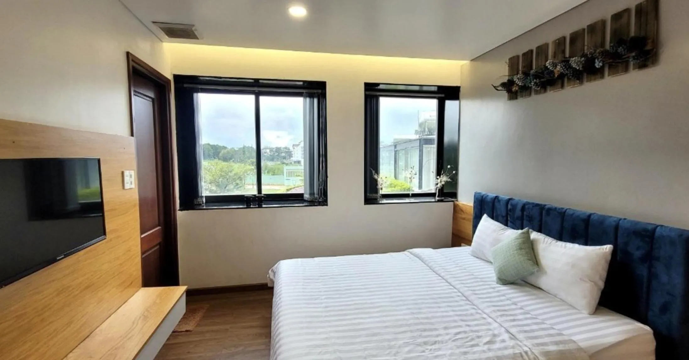 Bed in TTR Rin Villa & Hotel