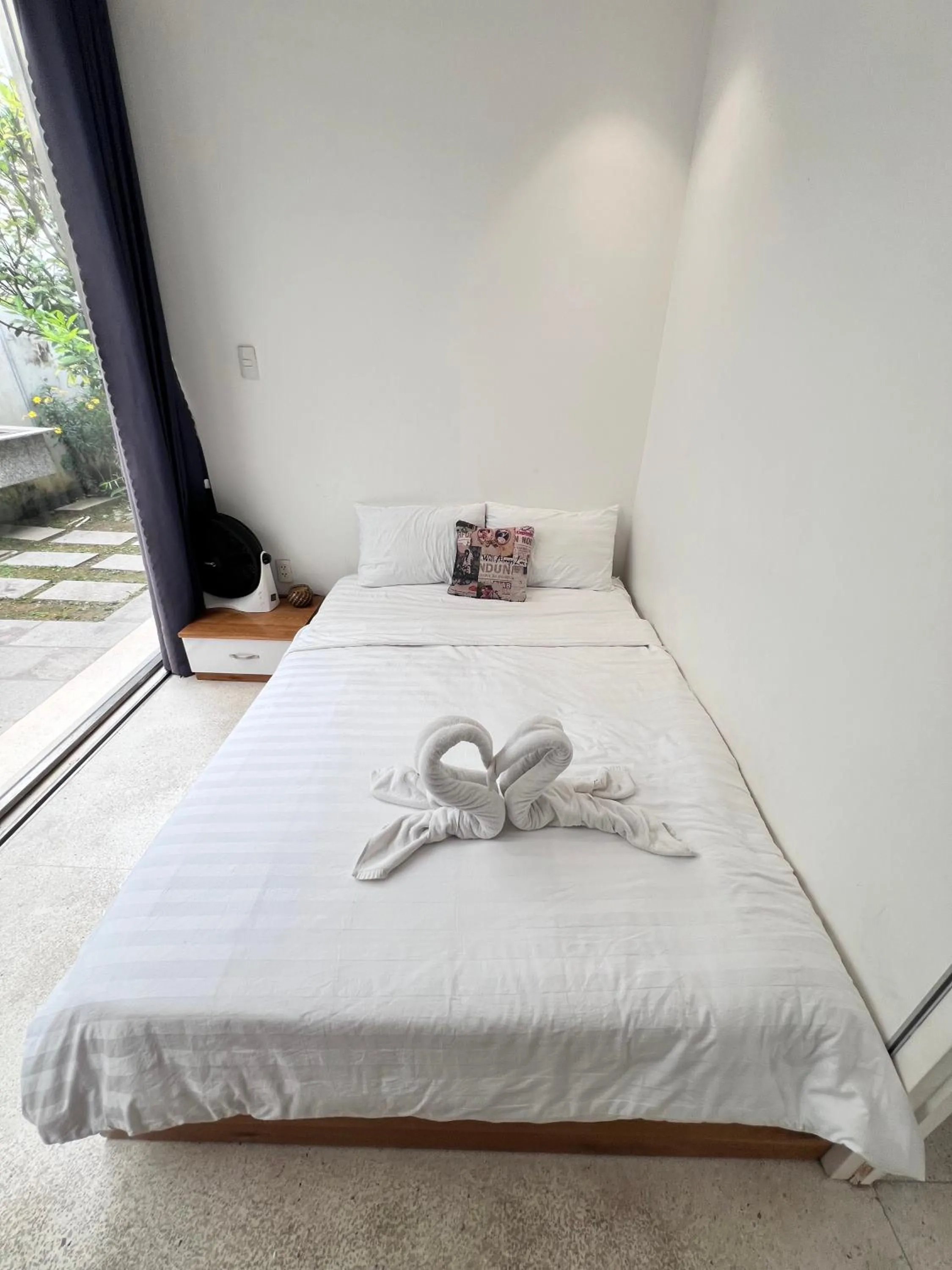 Bed in TTR Rin Villa & Hotel