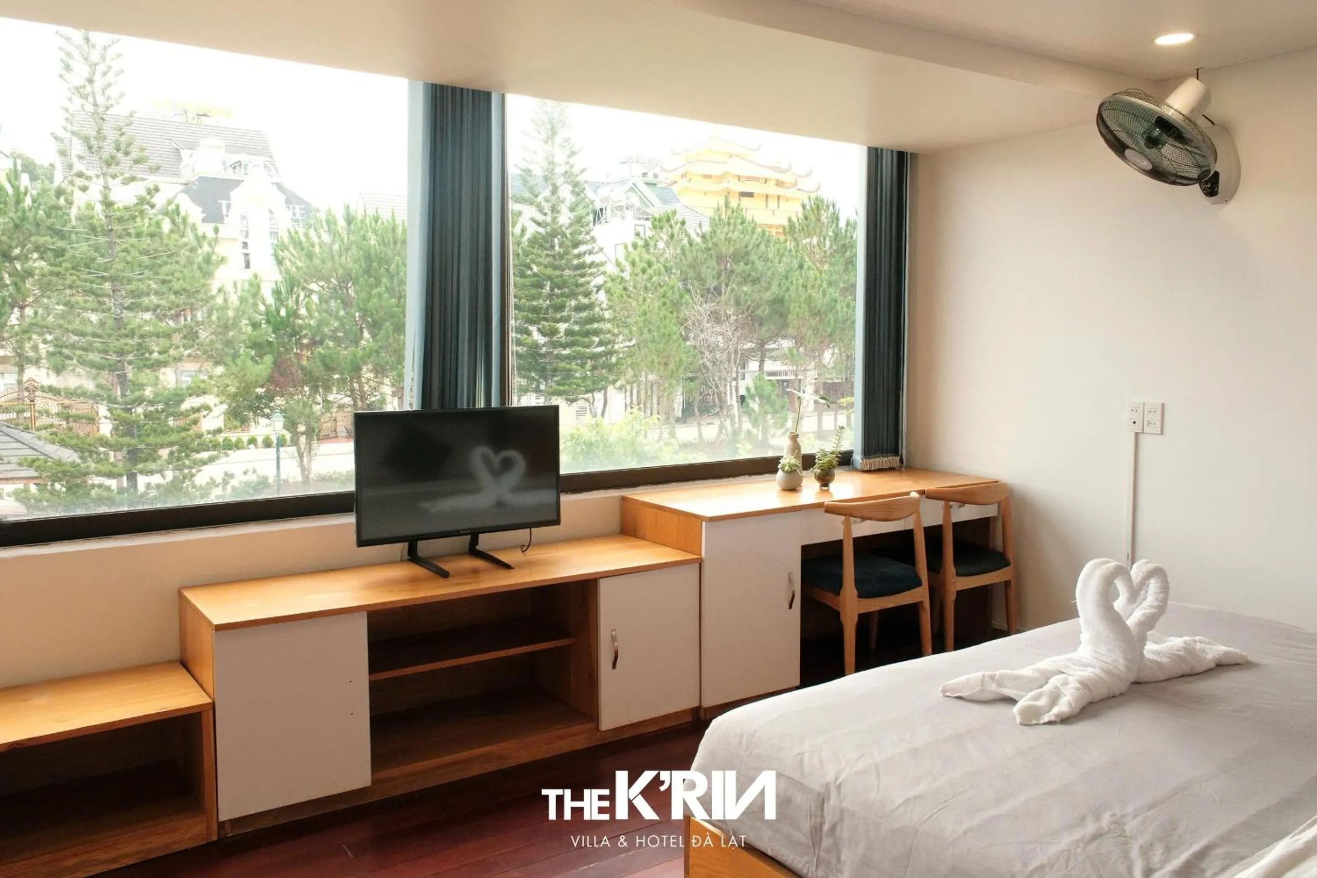 Bed in TTR Rin Villa & Hotel