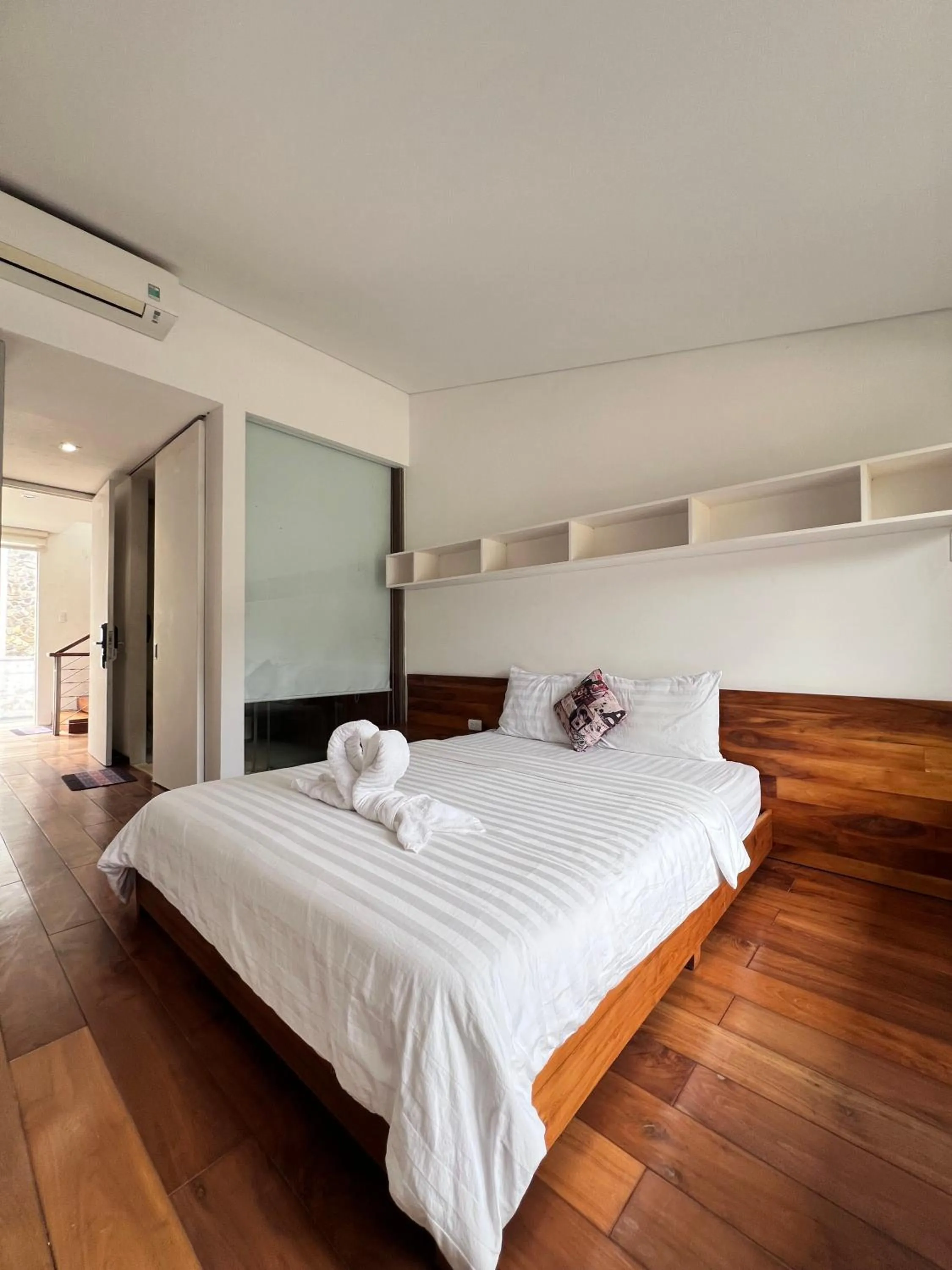 Bed in TTR Rin Villa & Hotel