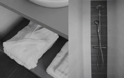 Double room with italian shower in L auberge de la pointe