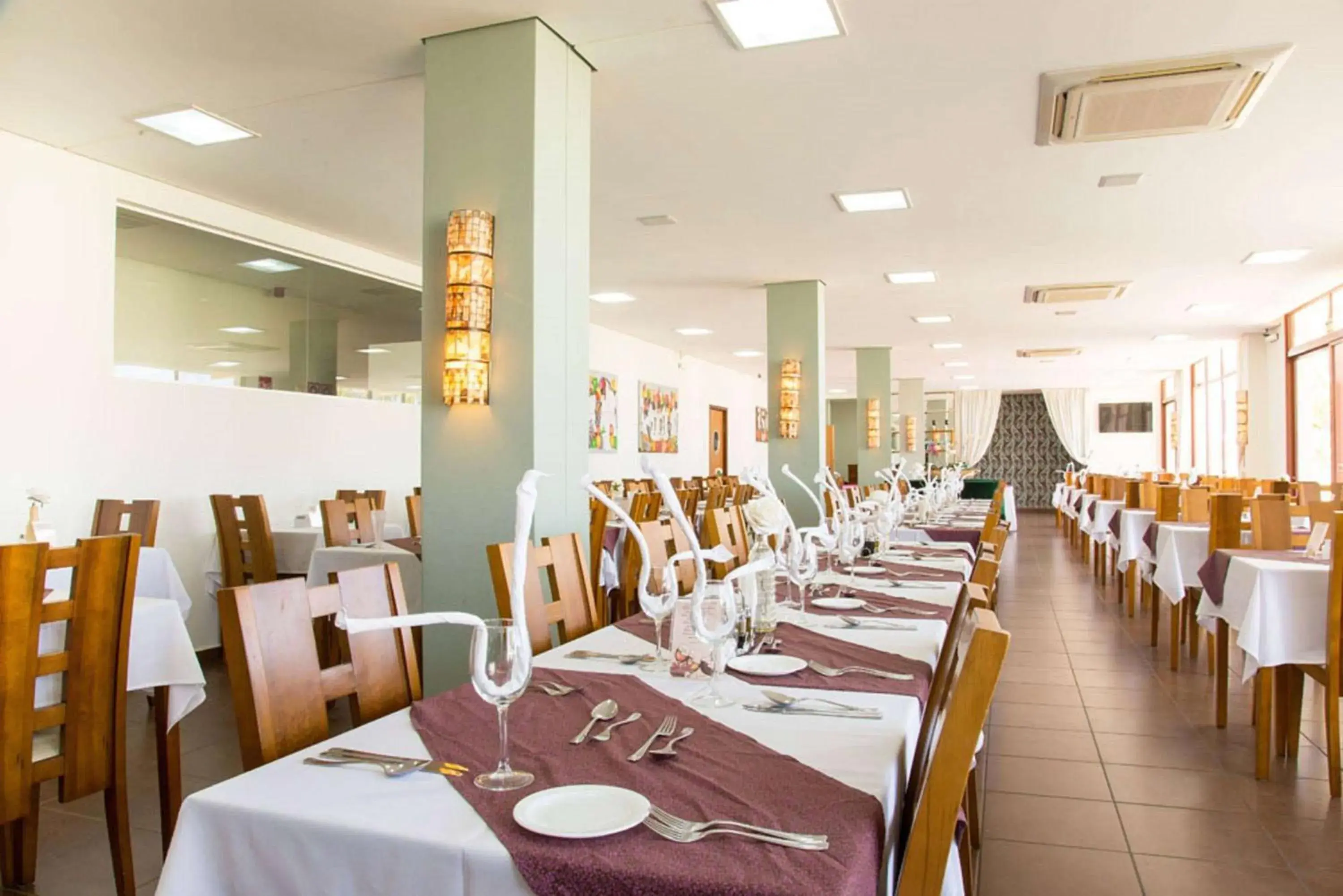 Restaurant/places to eat in Ramada by Wyndham Furnaspark Restaurant/places to eat in Ramada by Wyndham Furnaspark