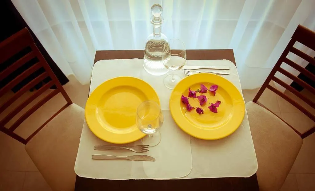 Restaurant/places to eat in Pro Hotel