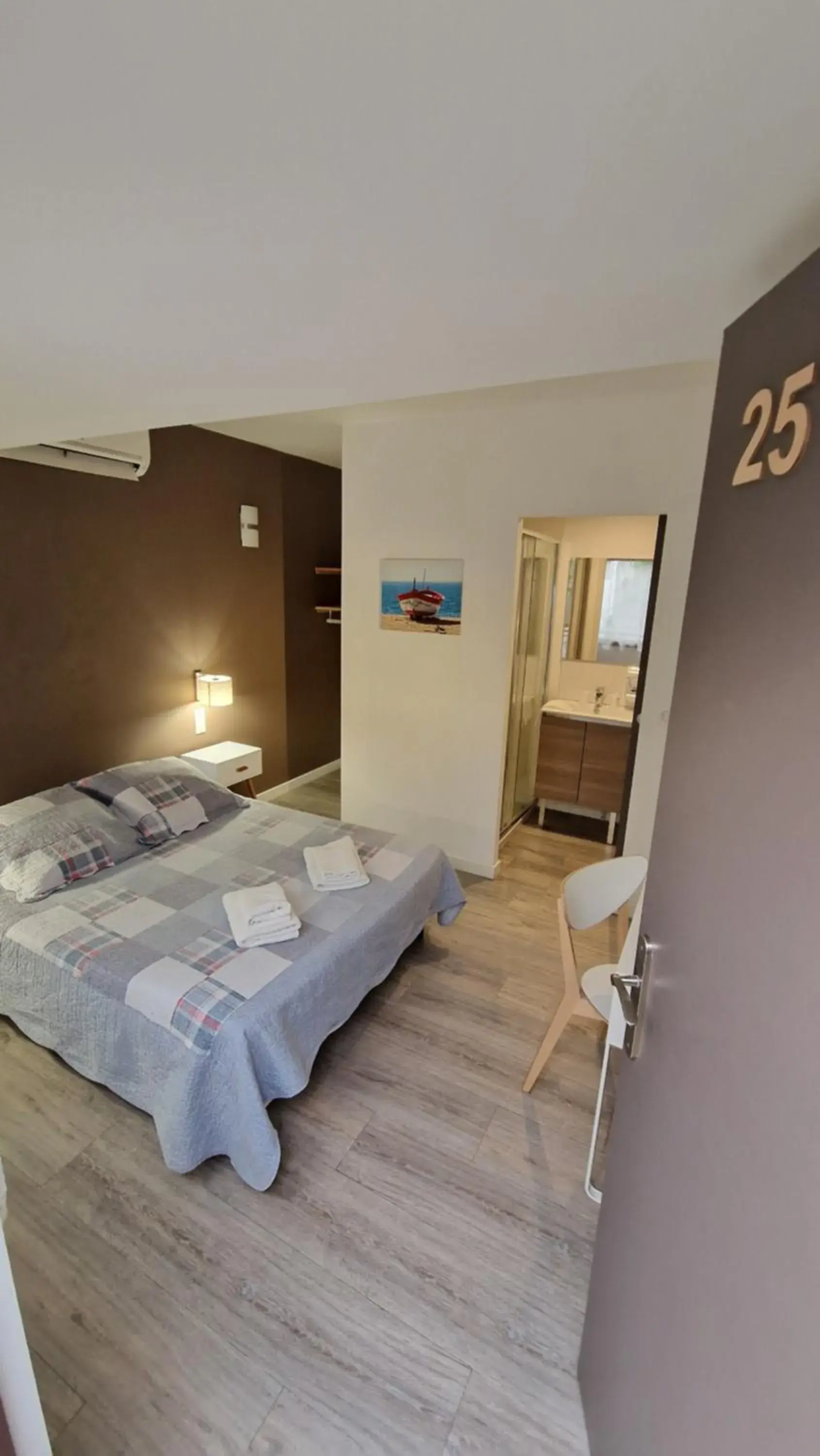 Double Room with Patio in Hôtel Au Valéry Double Room with Patio in Hôtel Au Valéry