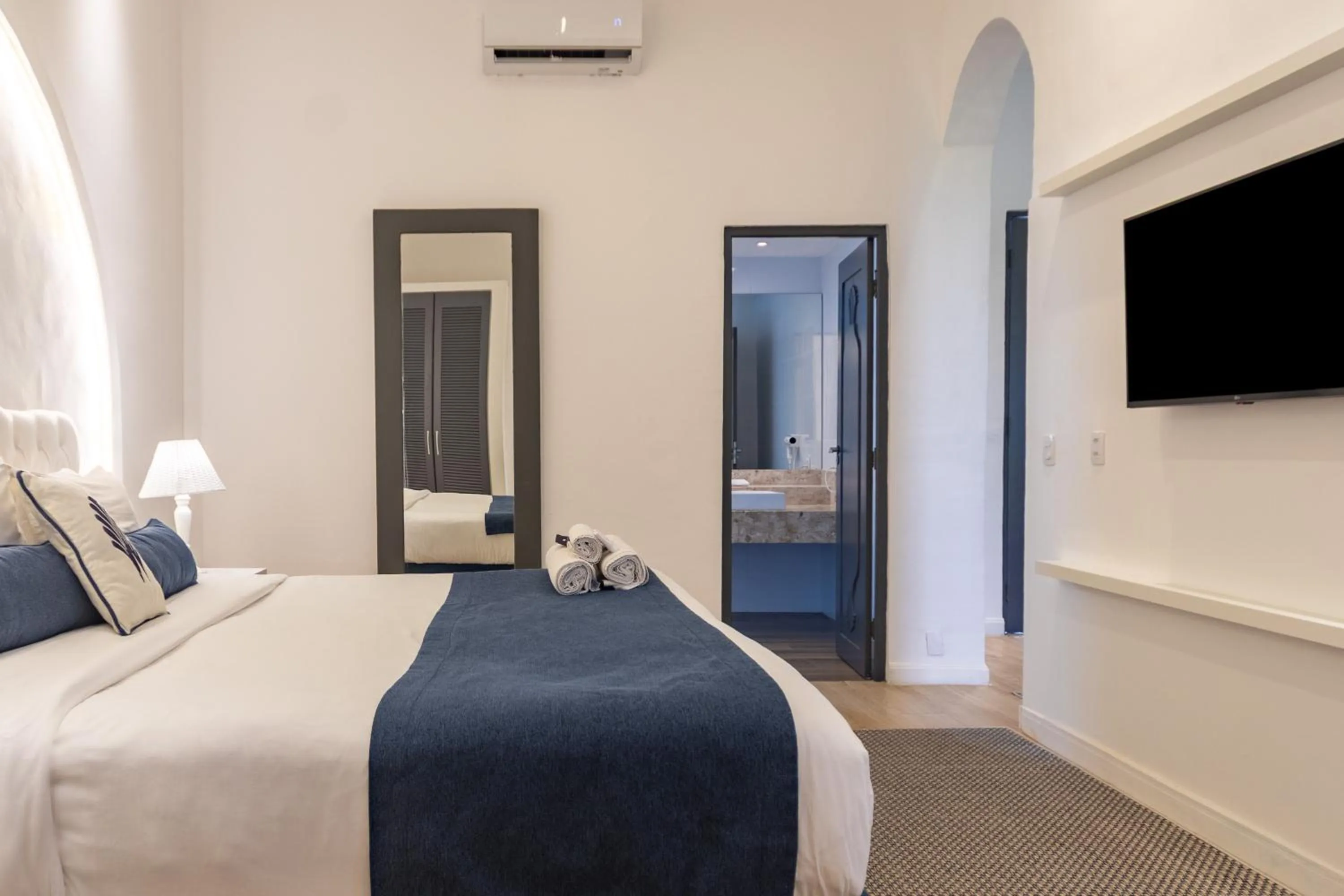 Bedroom, Bed in Greco Hotel