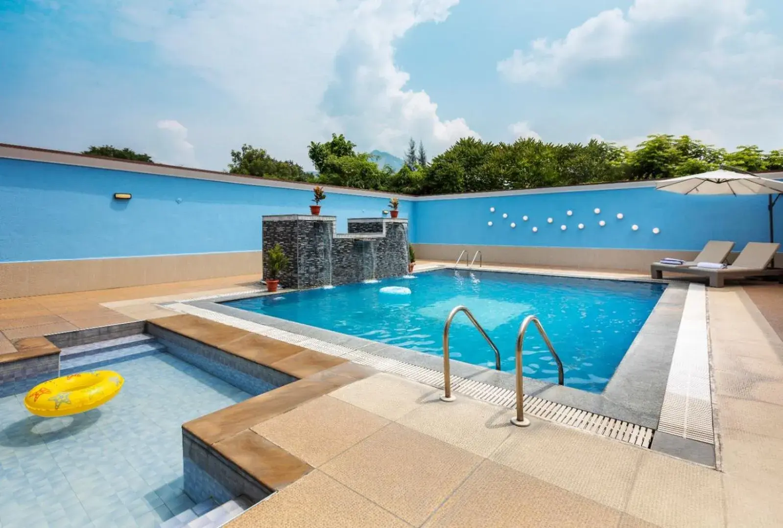 Swimming pool in Athena Hotel Swimming pool in Athena Hotel