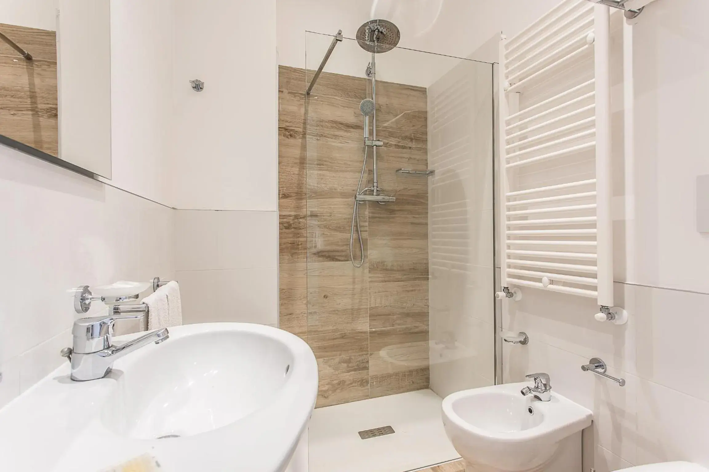 Shower, Bathroom in Evo Boutique Hotel & SPA