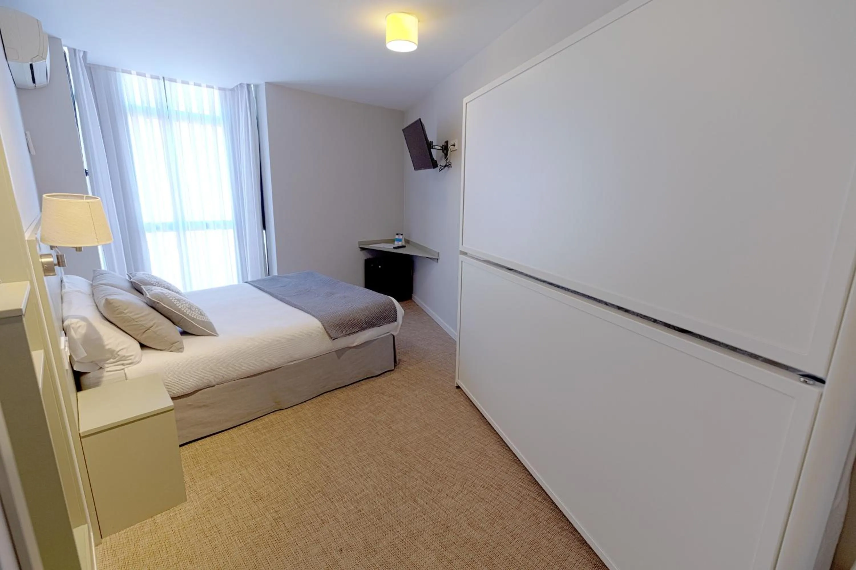 Bed in Hostal Gran Vía