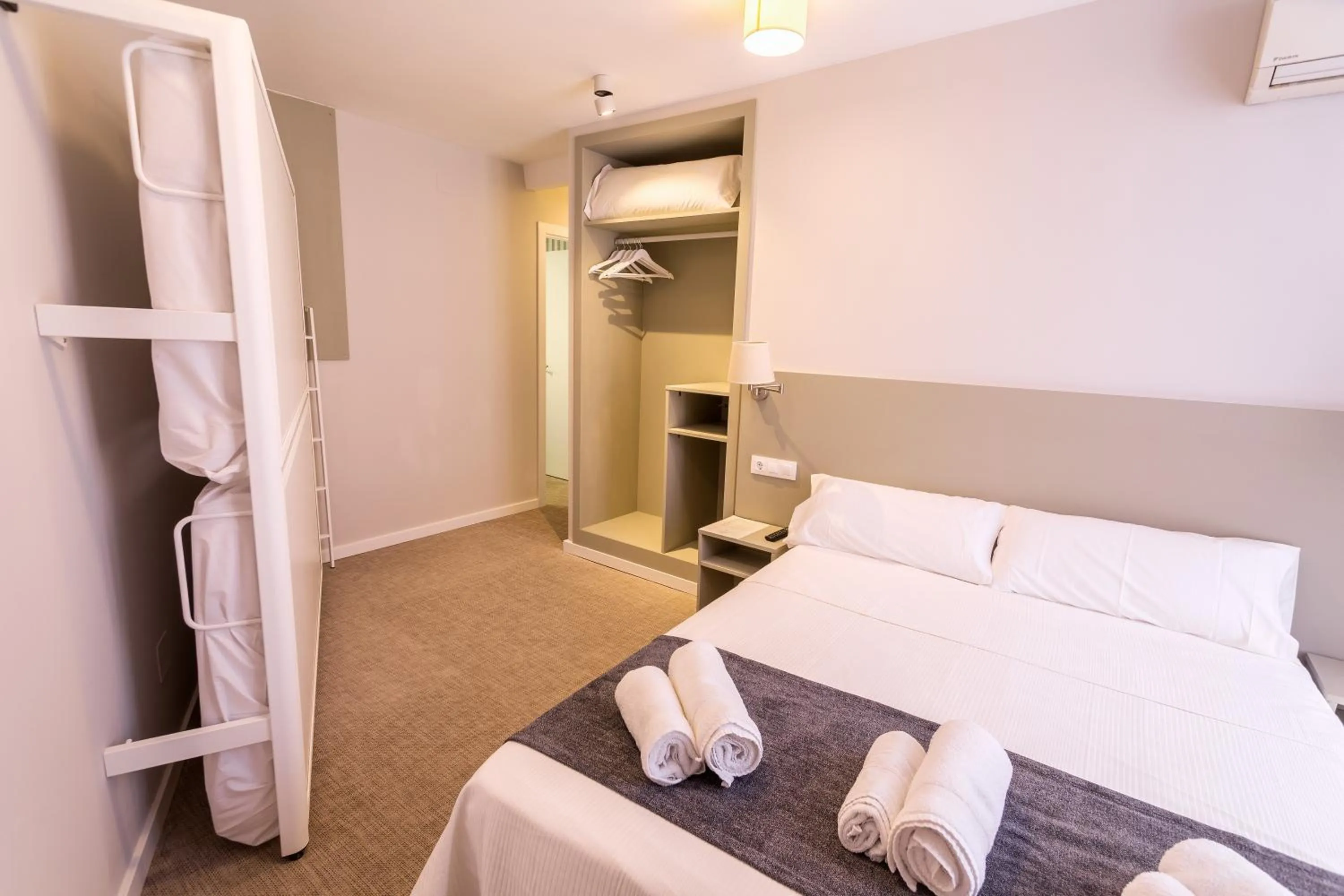 Bed in Hostal Gran Vía