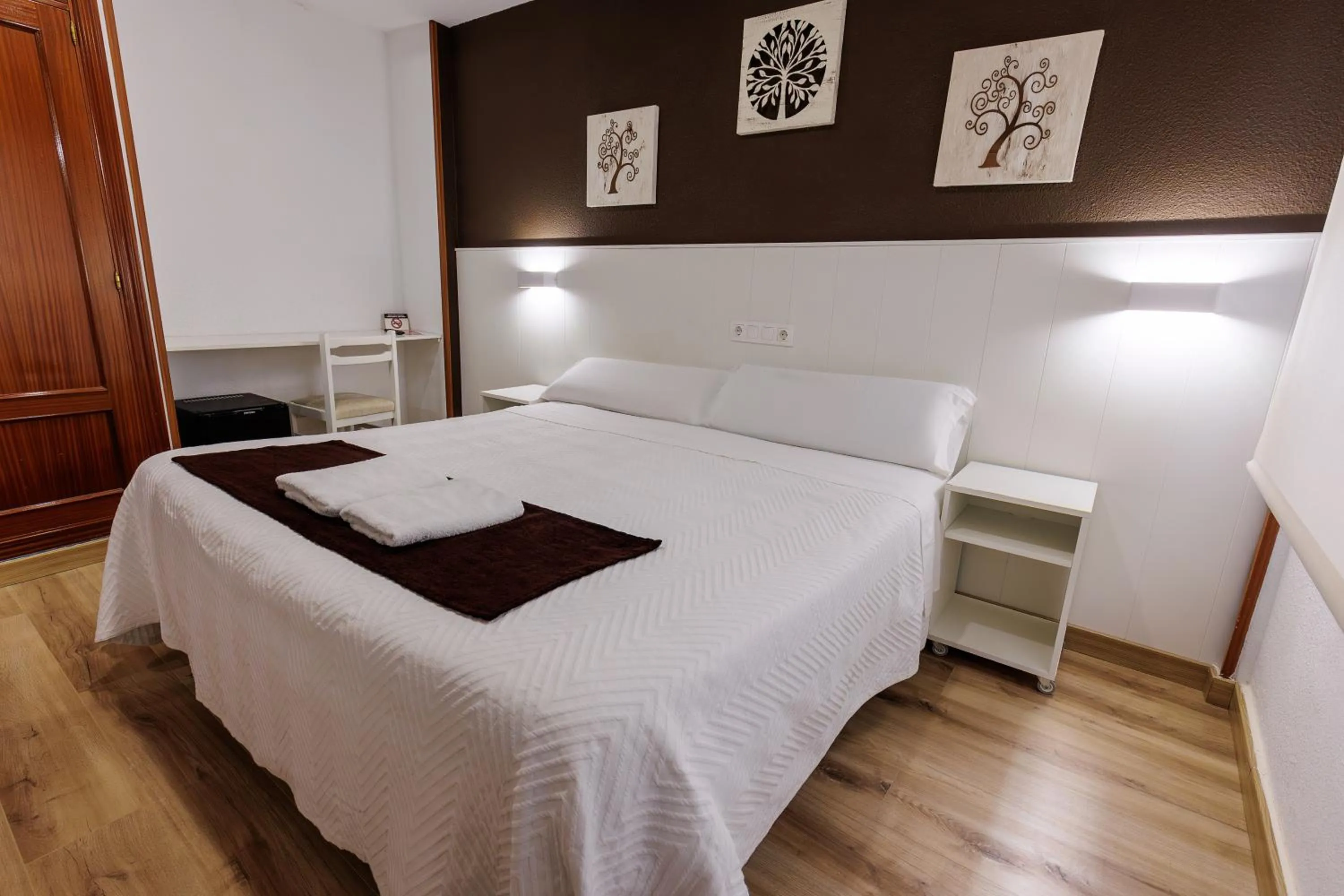 Bed in Hostal Gran Vía