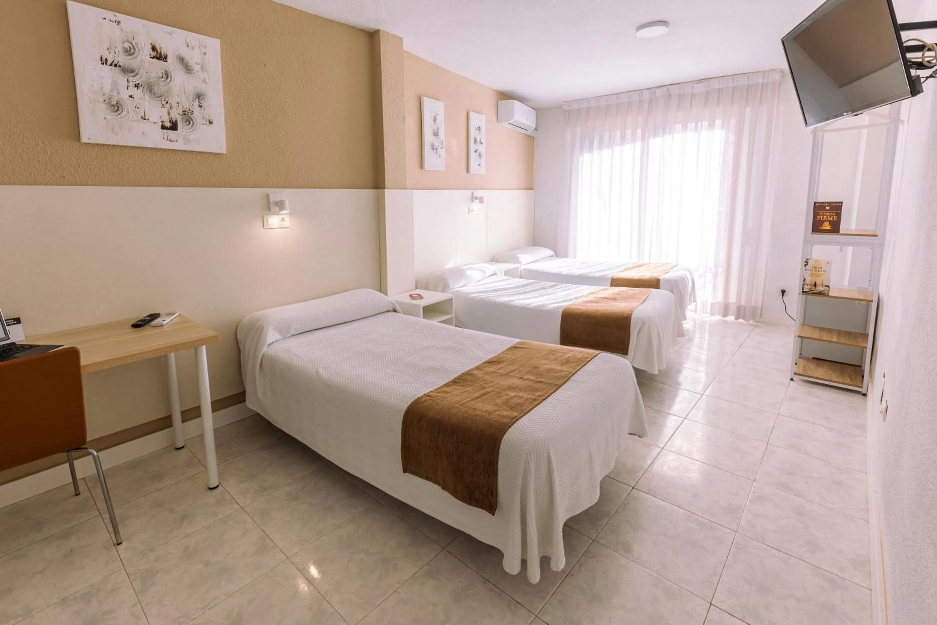 Bed in Hostal Gran Vía