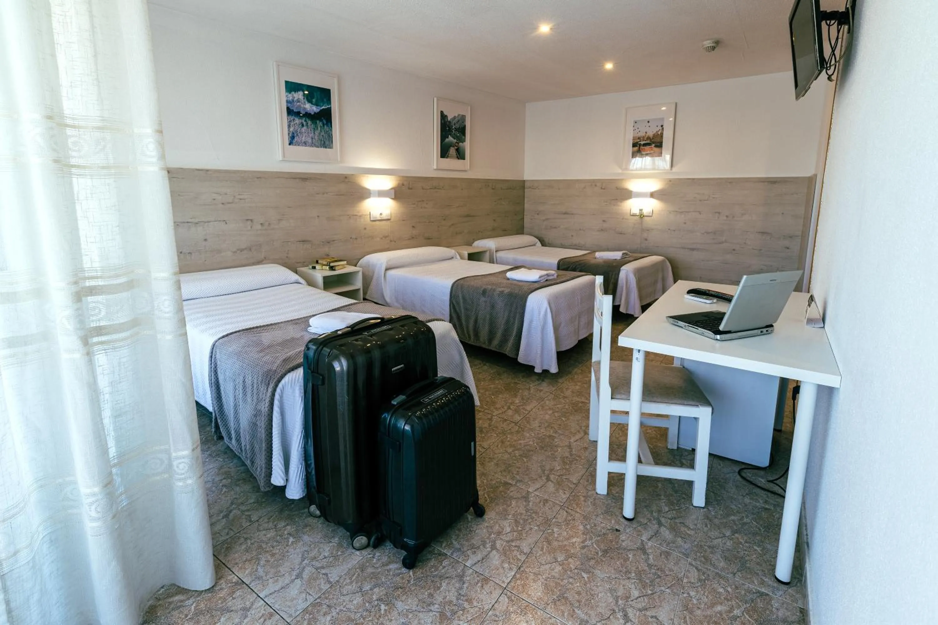 Bed in Hostal Gran Vía