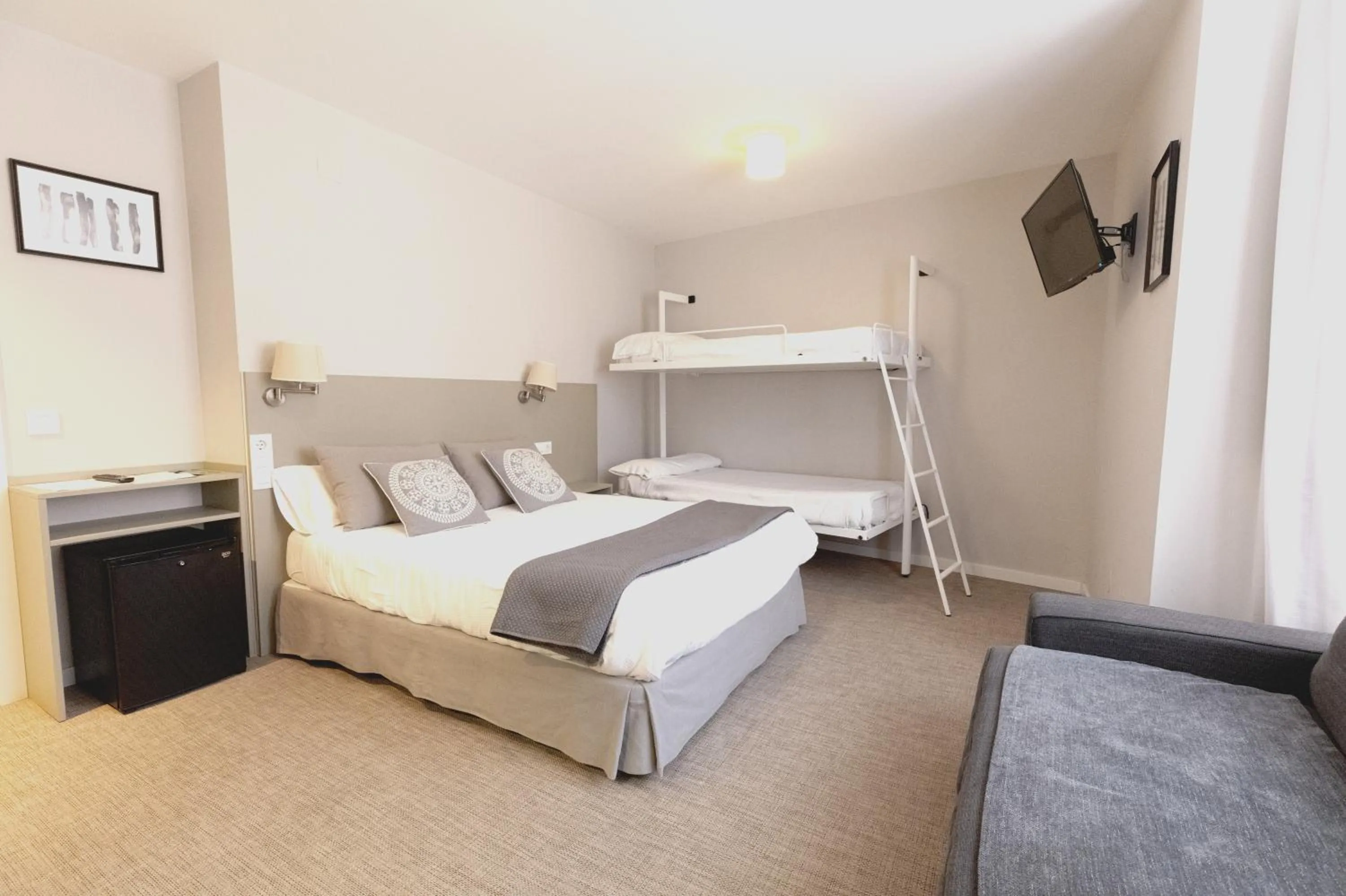 Bed in Hostal Gran Vía