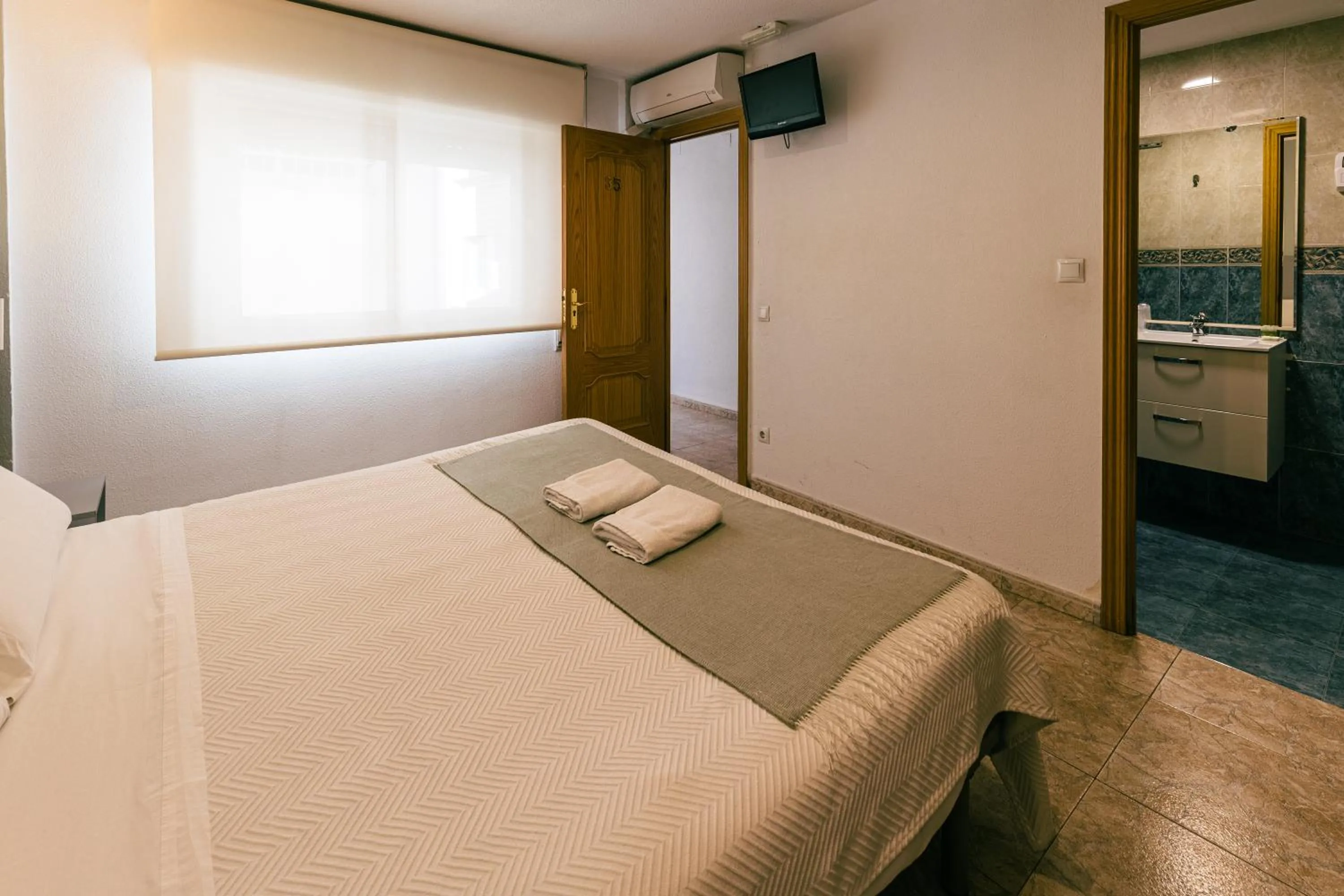 Bed in Hostal Gran Vía