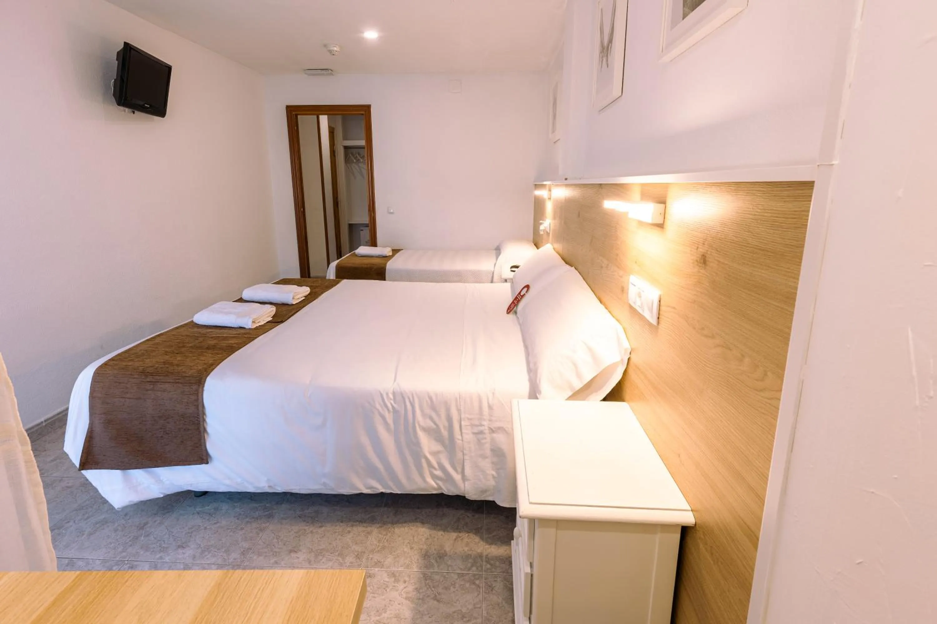 Bed in Hostal Gran Vía