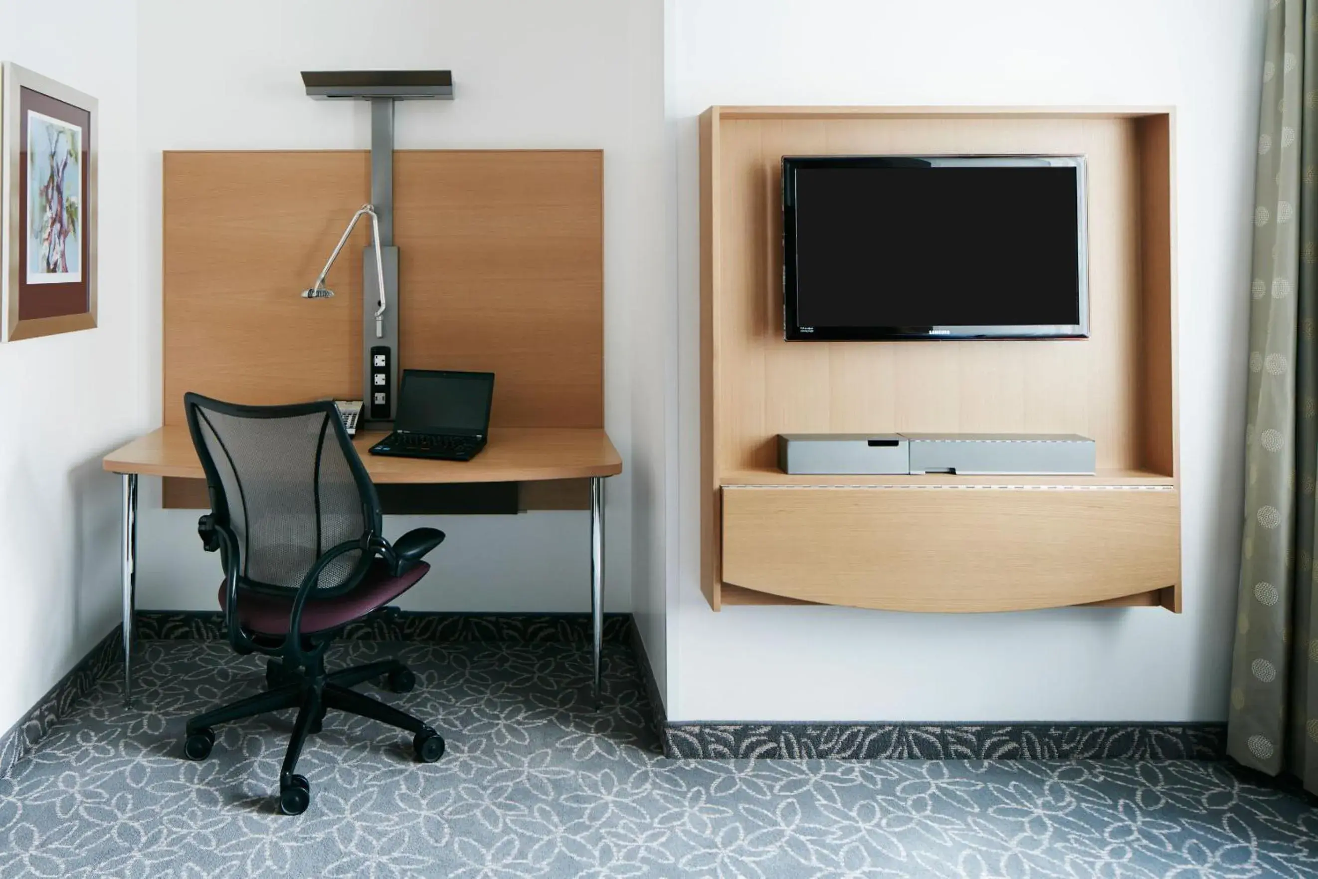 Photo of the whole room in Club Quarters Hotel Covent Garden Holborn, London Photo of the whole room in Club Quarters Hotel Covent Garden Holborn, London