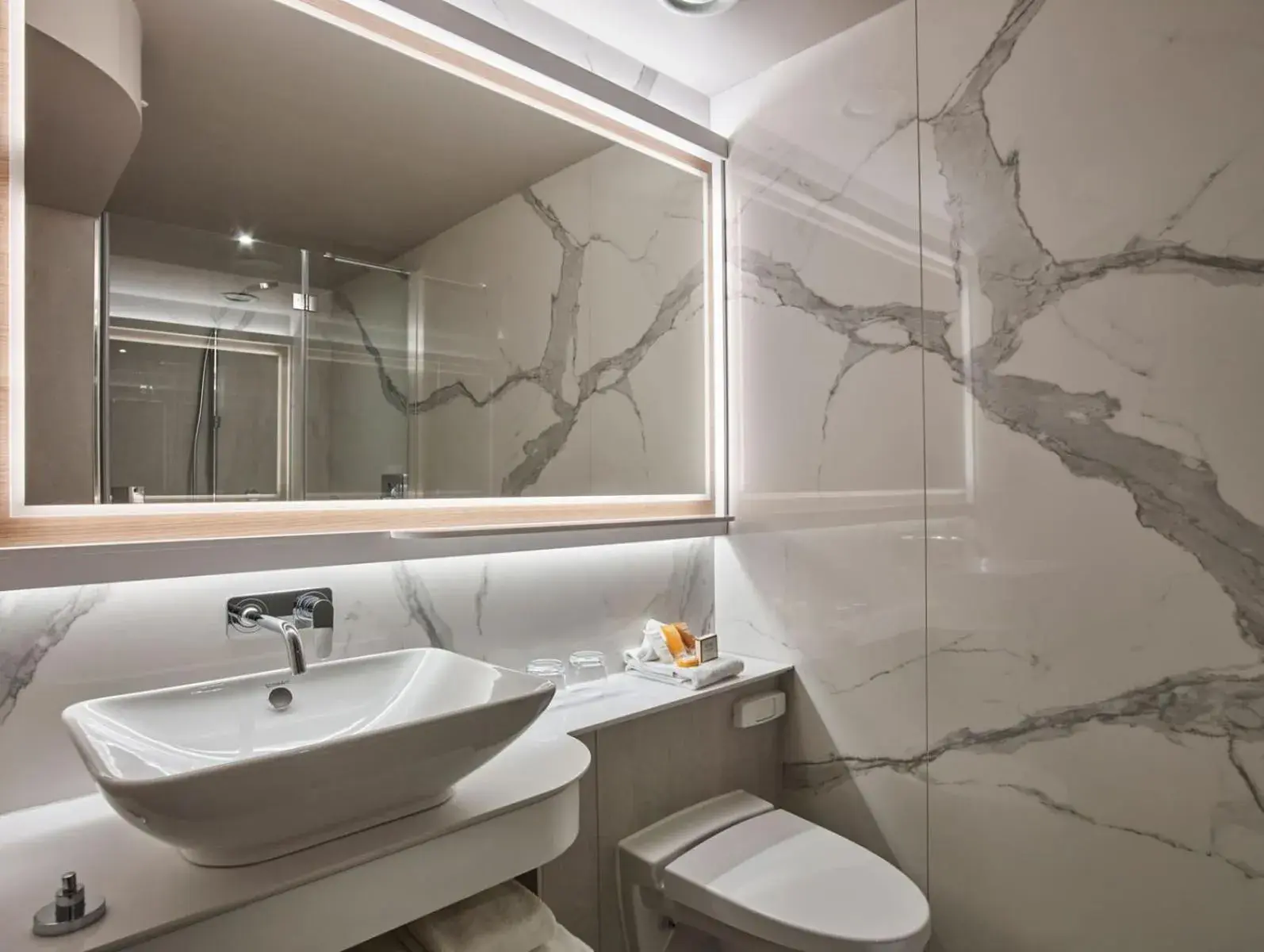 Standard King Room in Club Quarters Hotel Covent Garden Holborn, London Standard King Room in Club Quarters Hotel Covent Garden Holborn, London