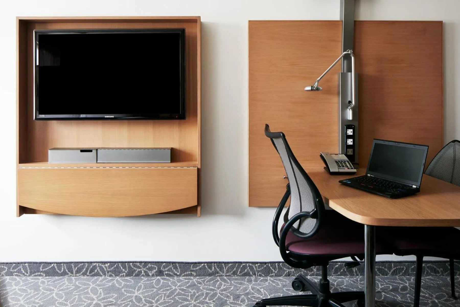 TV and multimedia in Club Quarters Hotel Covent Garden Holborn, London