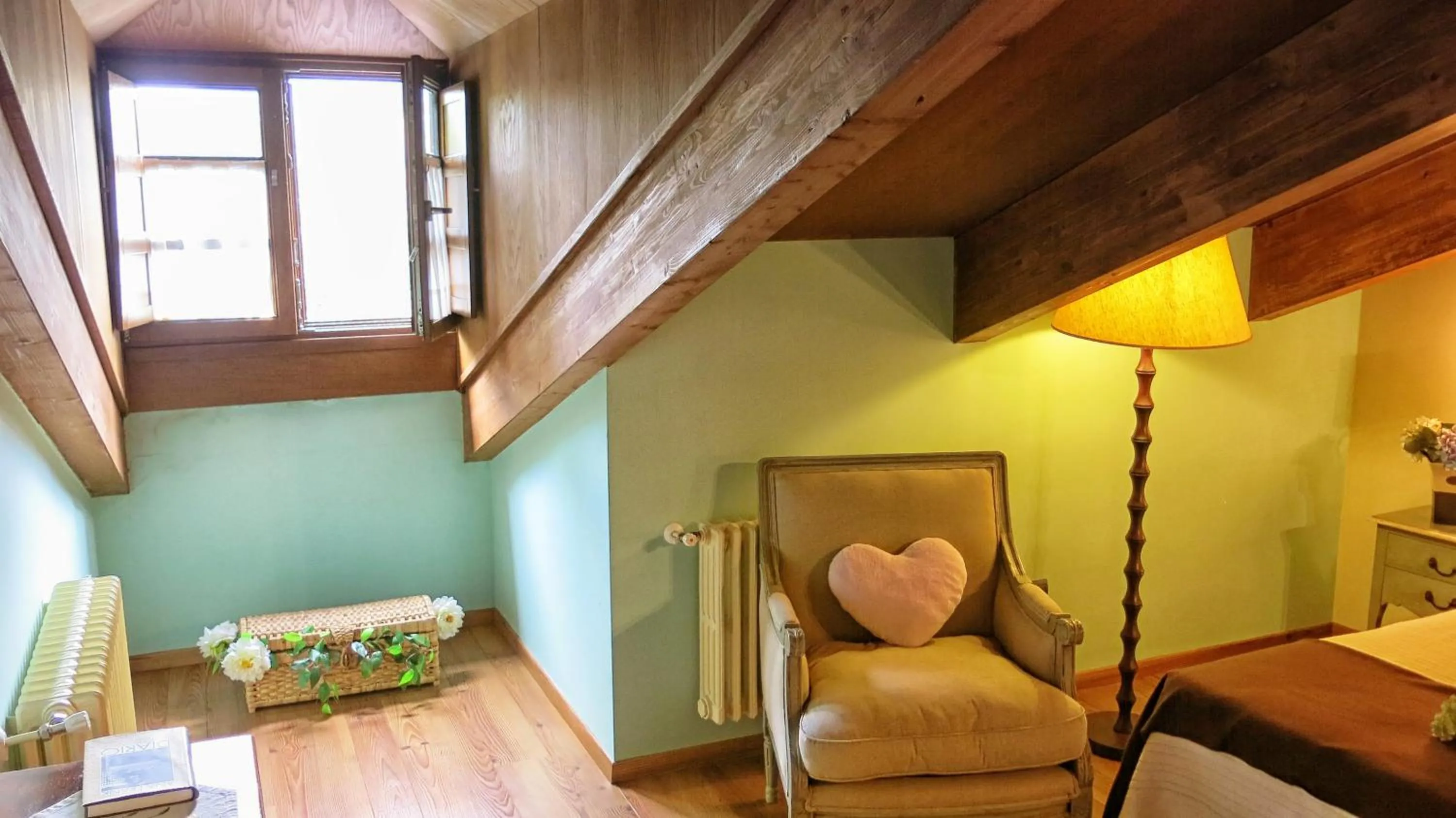 Decorative detail, Bed in Hotel Valle del Silencio