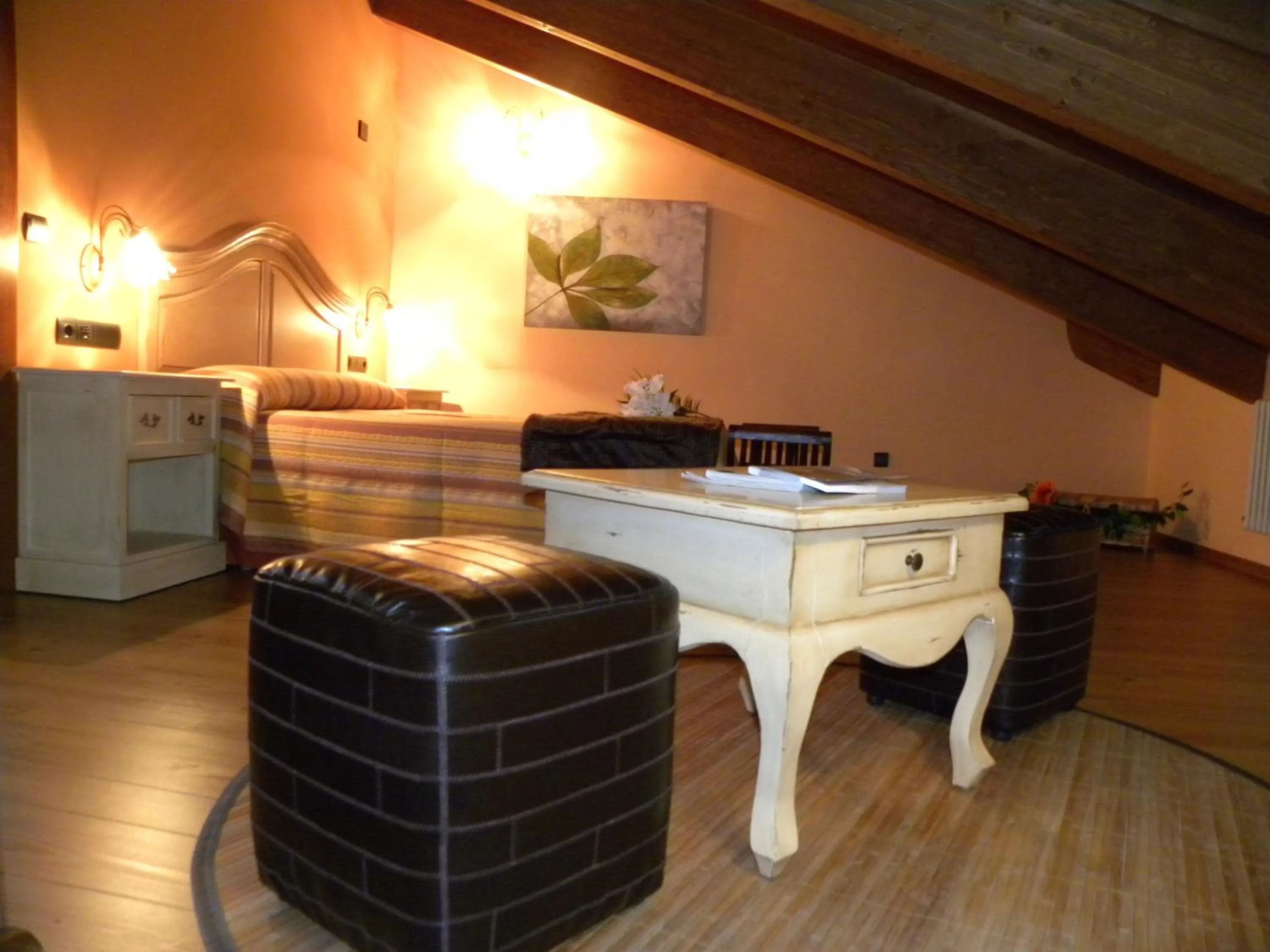 Photo of the whole room in Hotel Valle del Silencio