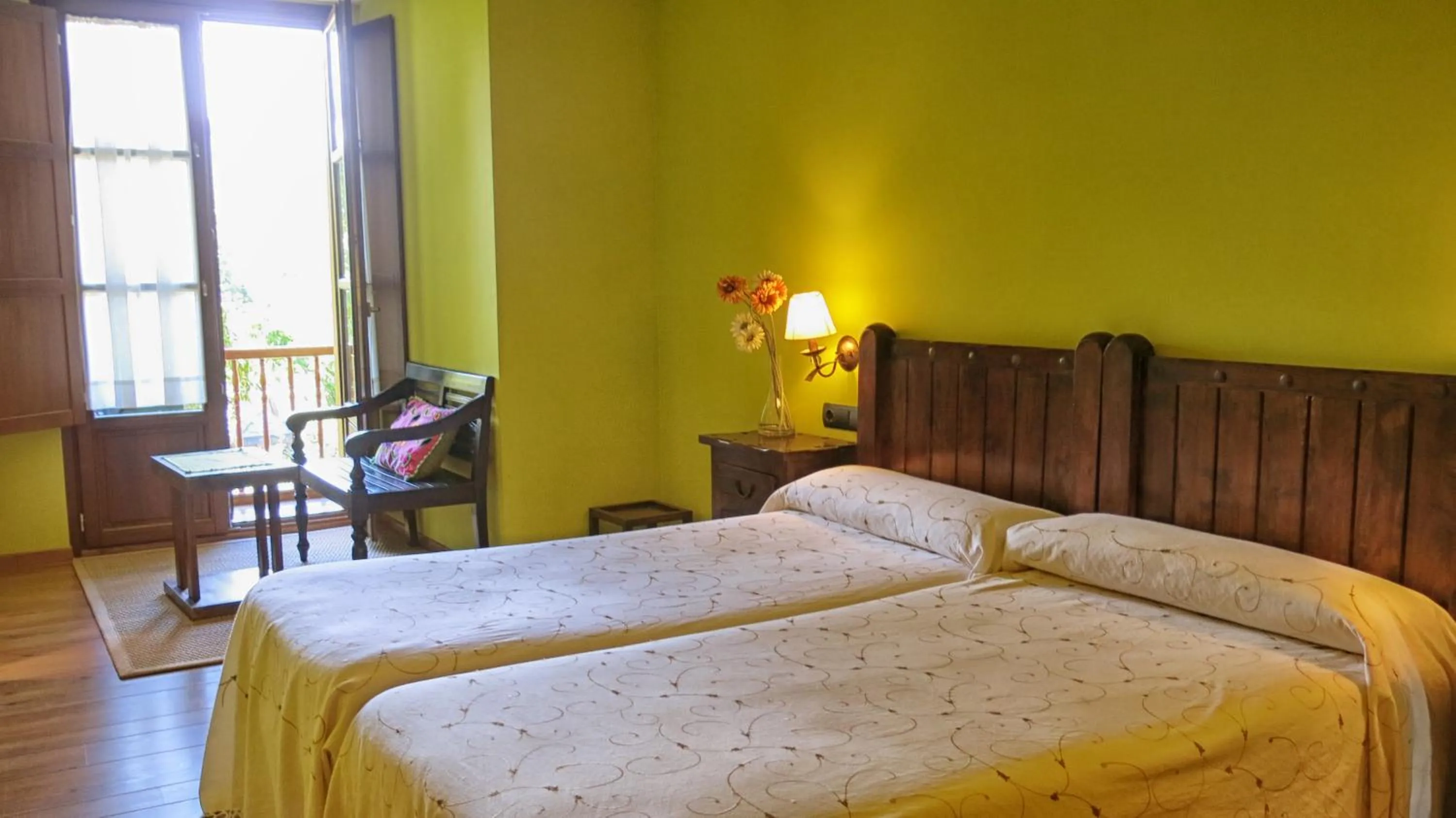 Bedroom, Bed in Hotel Valle del Silencio