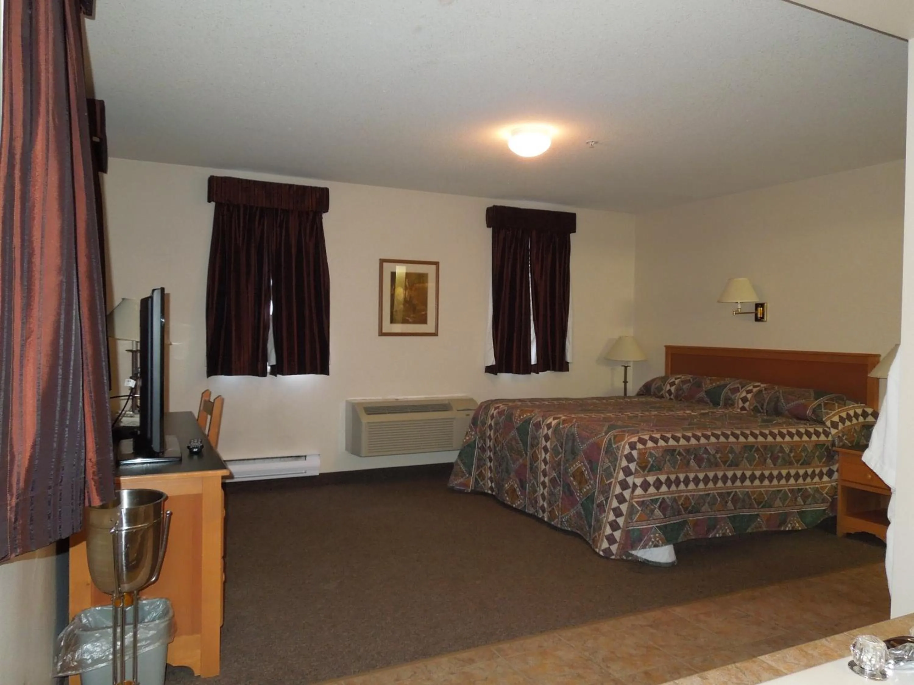 Hot Tub in Walking Eagle Inn & Lodge