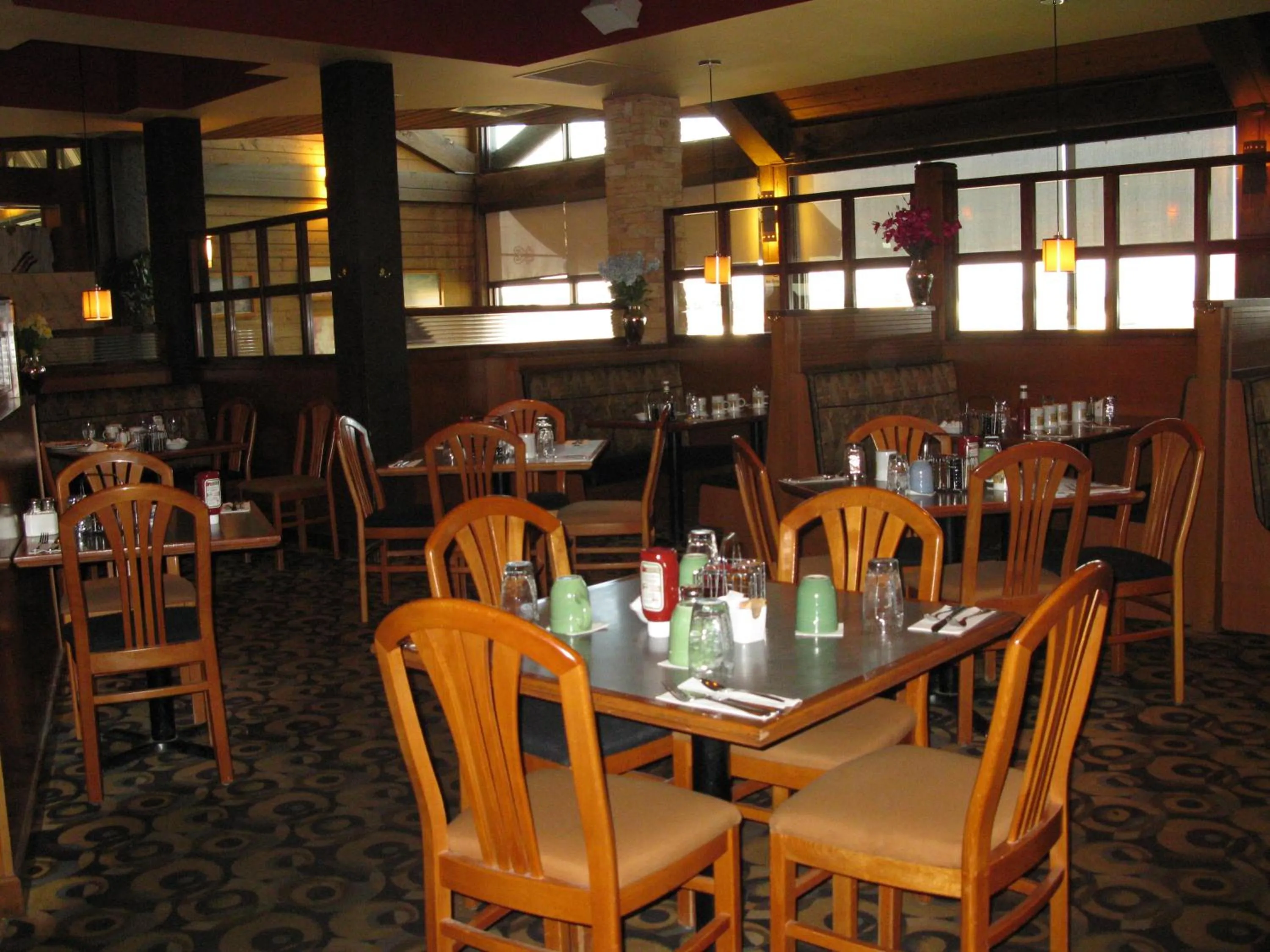 Restaurant/places to eat in Walking Eagle Inn & Lodge