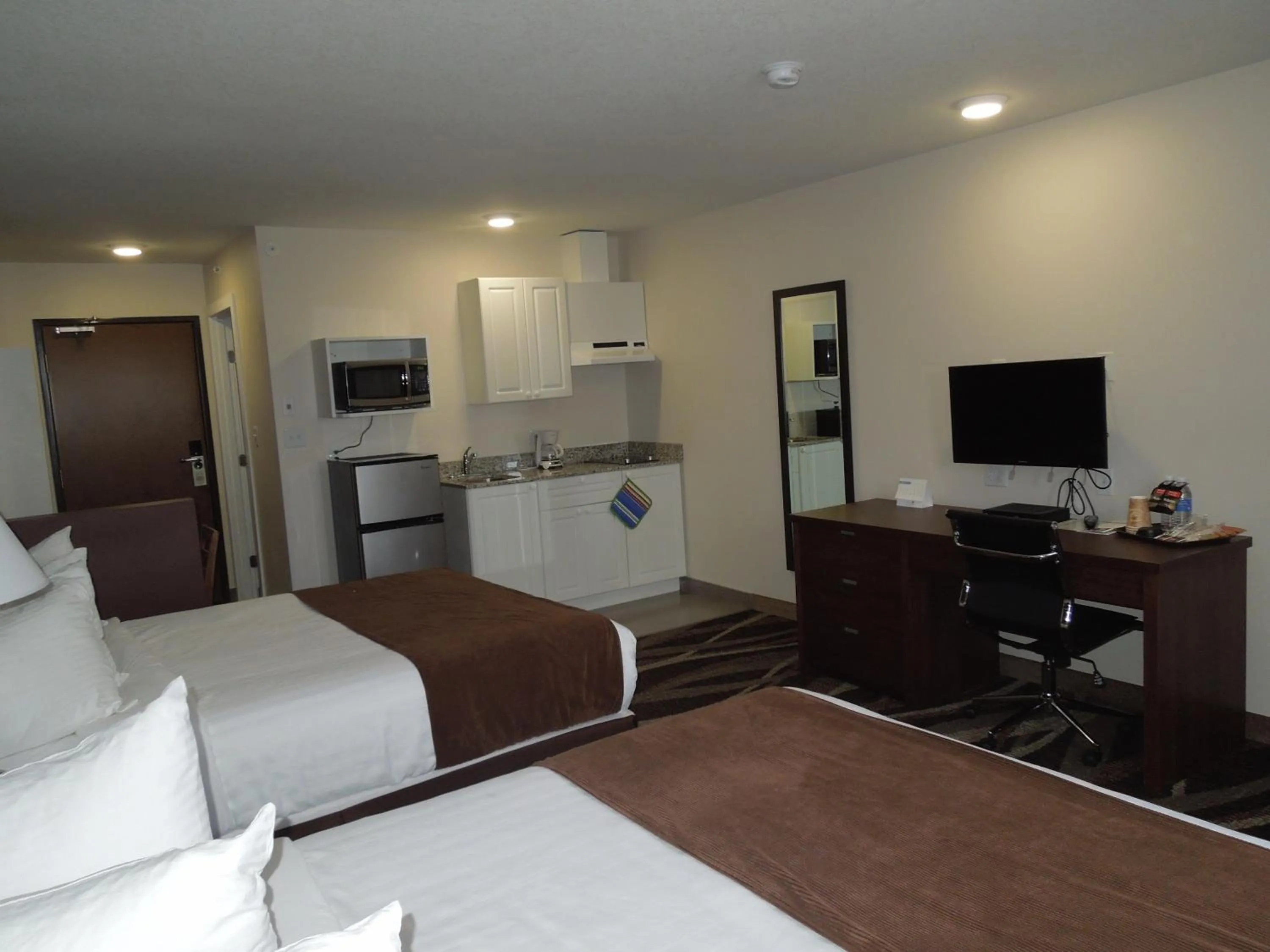 Kitchen or kitchenette in Walking Eagle Inn & Lodge