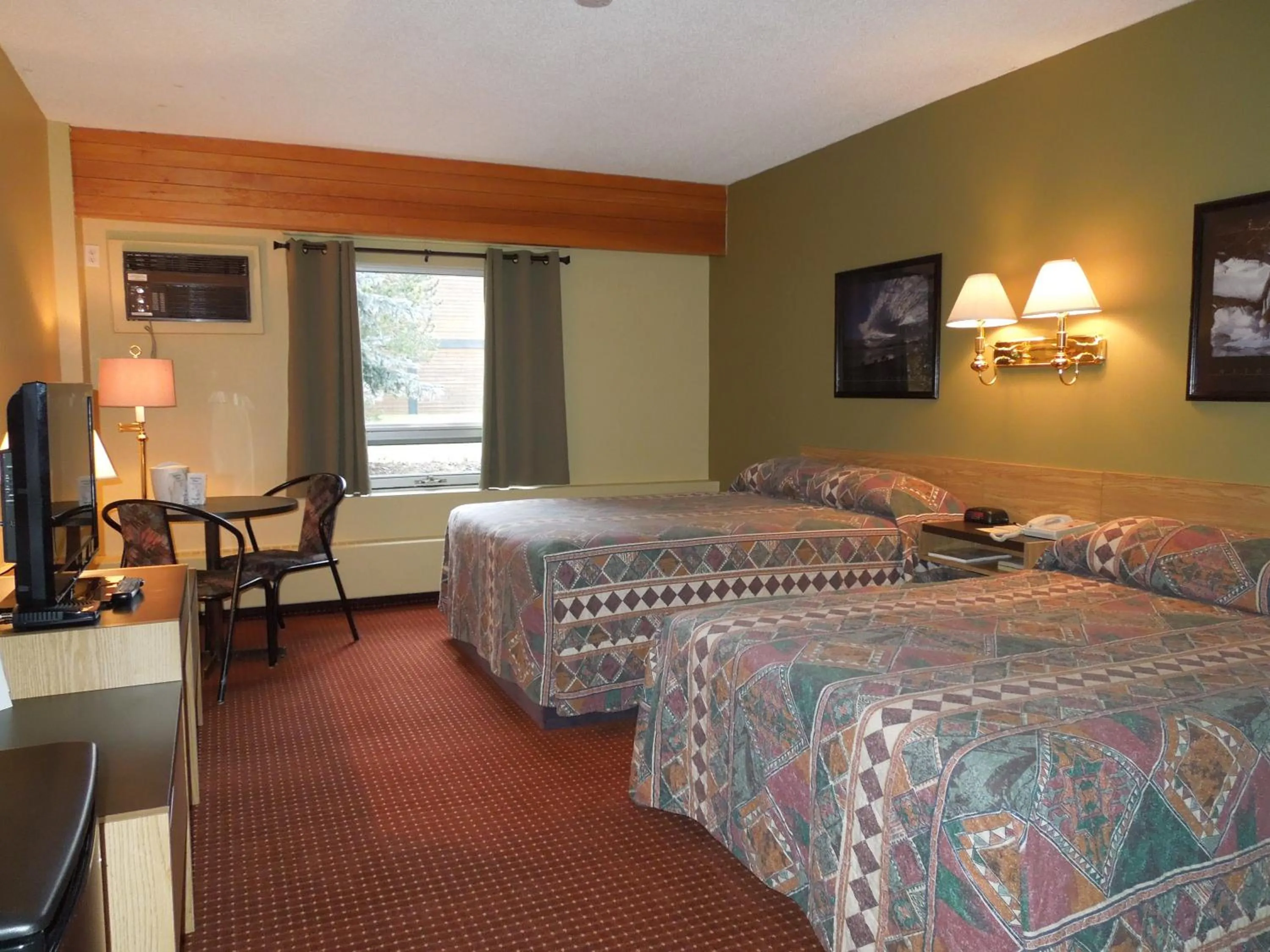 Photo of the whole room in Walking Eagle Inn & Lodge